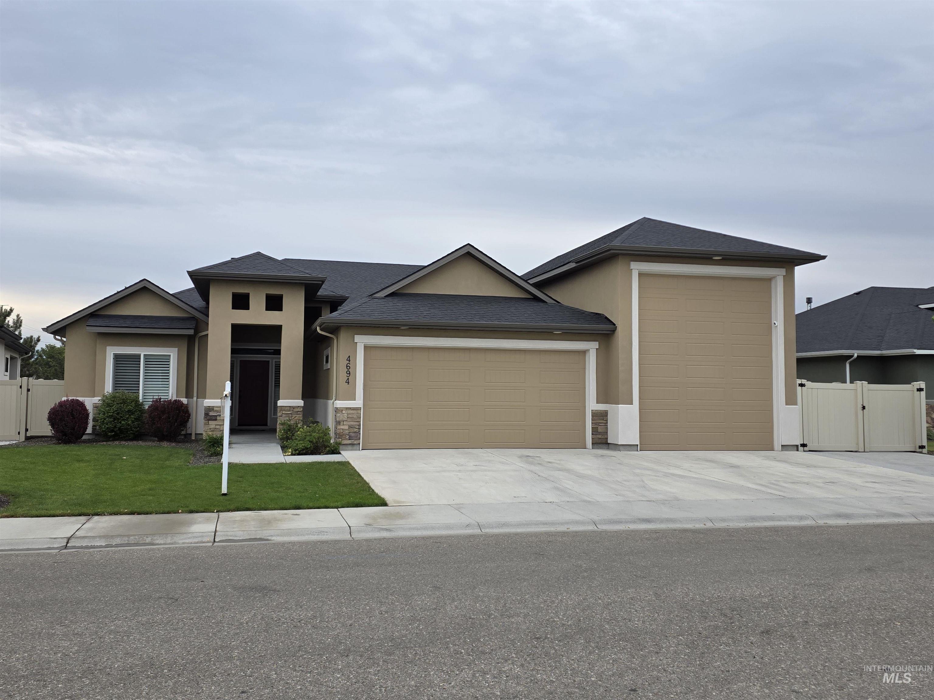 4694 N Bryce Canyon Ave Property Photo 1