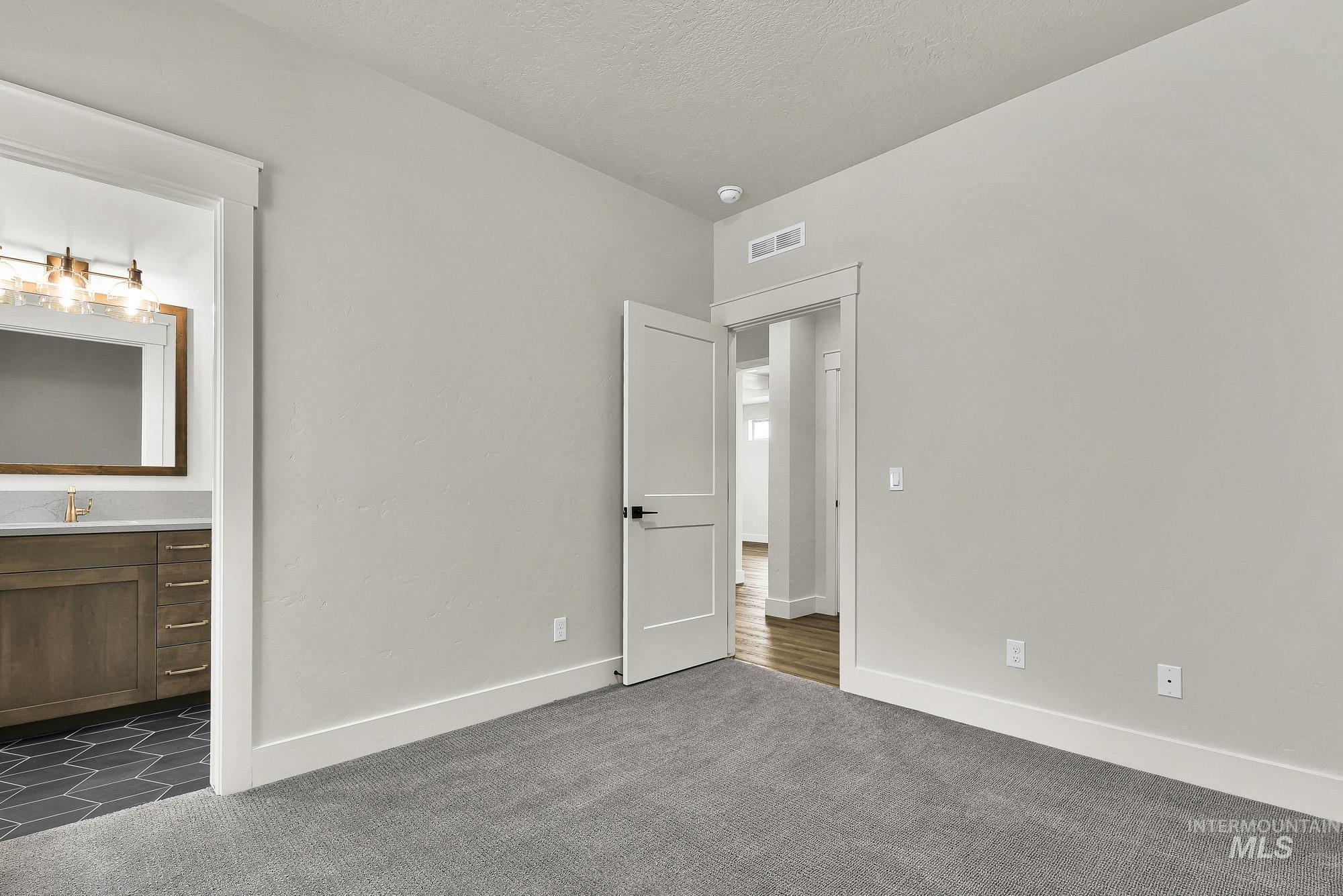 2544 E Zemo Ln Property Photo 27