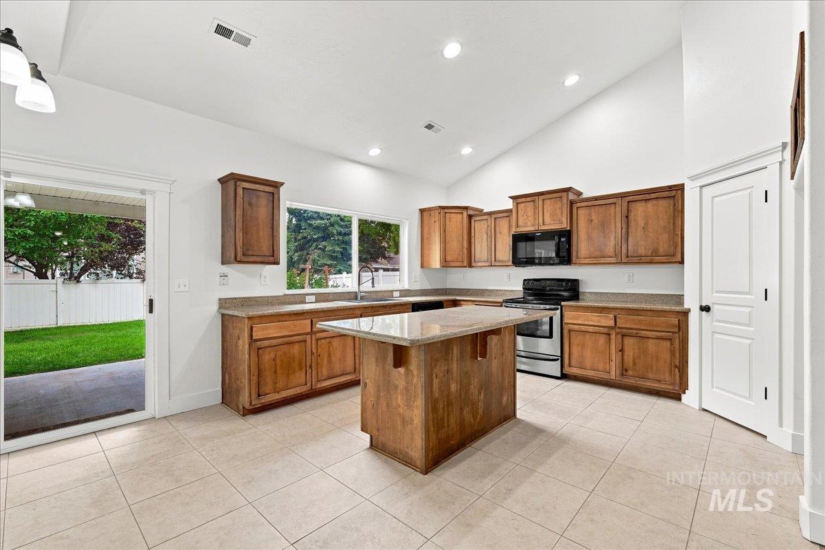 3765 S Naples Property Photo 9
