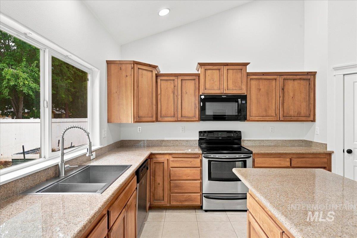 3765 S Naples Property Photo 13