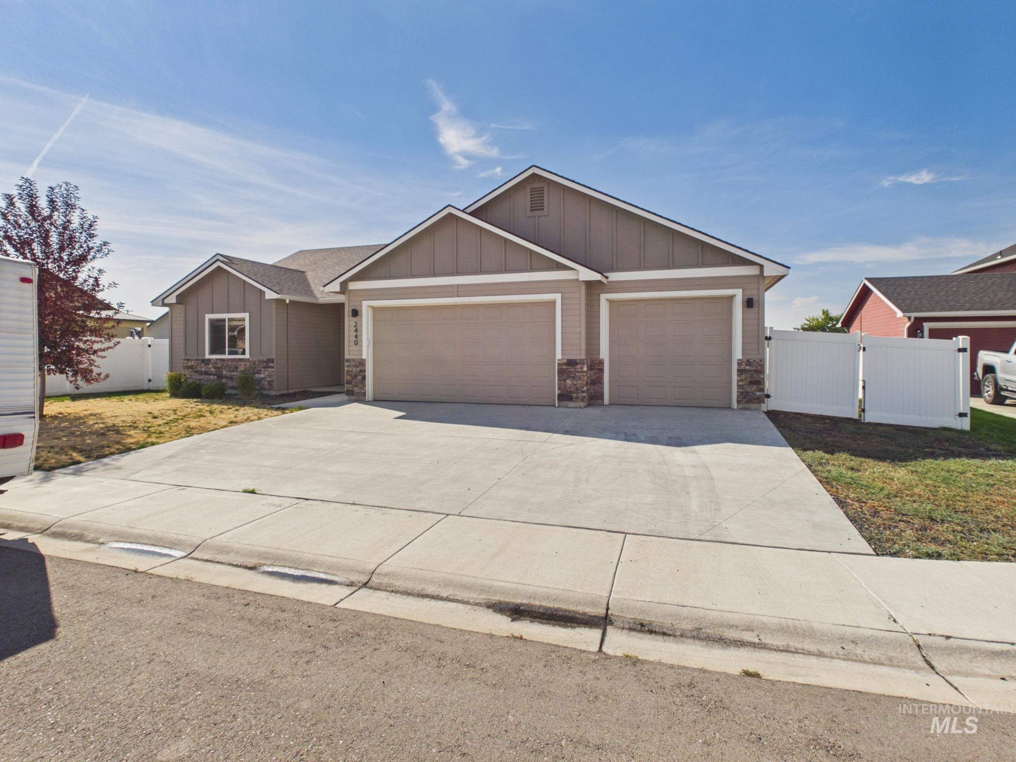 2440 Torrey Pines Ct Property Photo 2