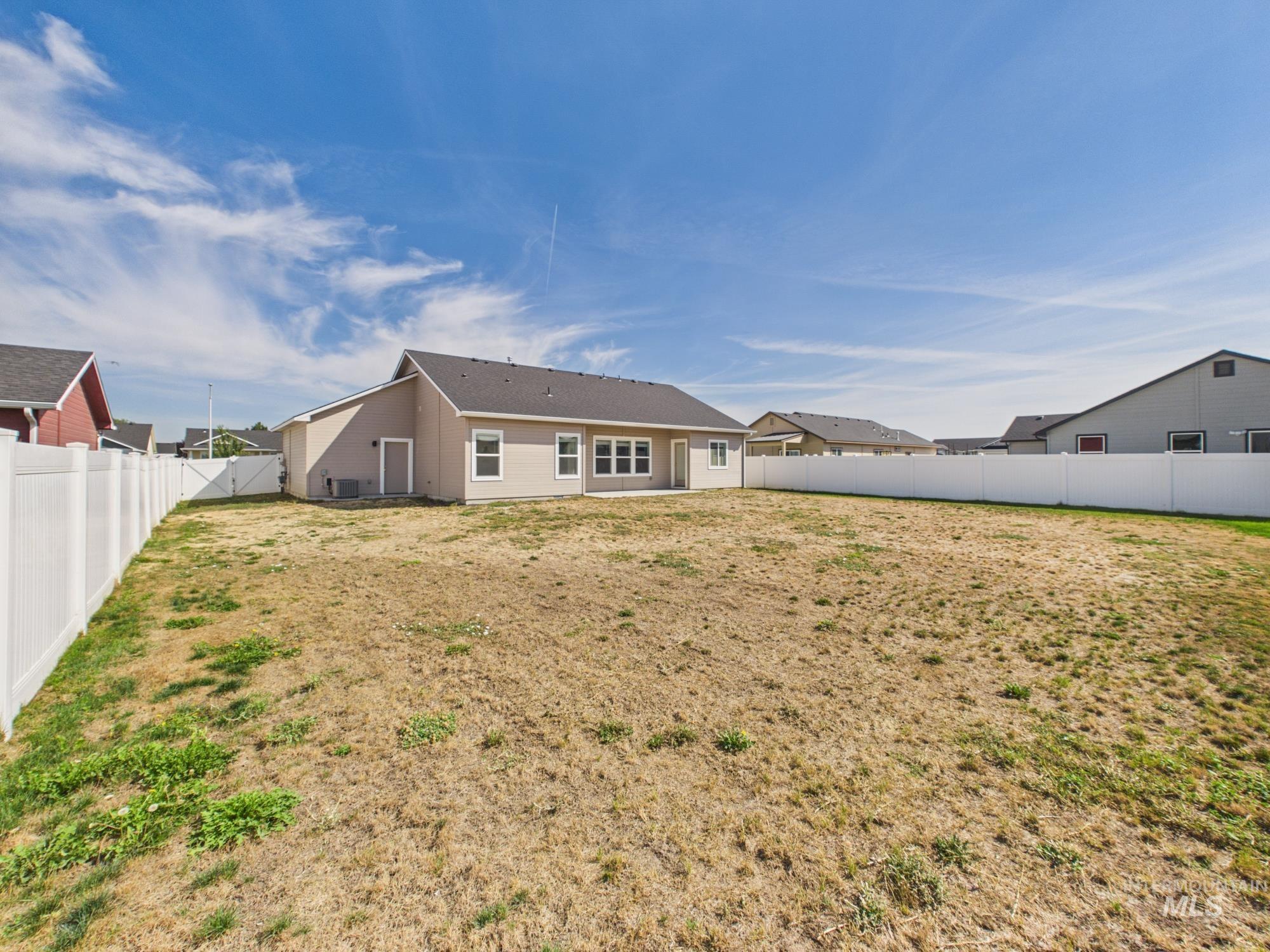 2440 Torrey Pines Ct Property Photo 4