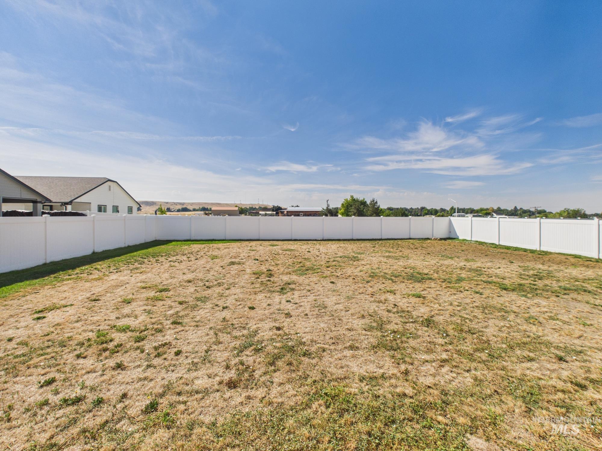 2440 Torrey Pines Ct Property Photo 5