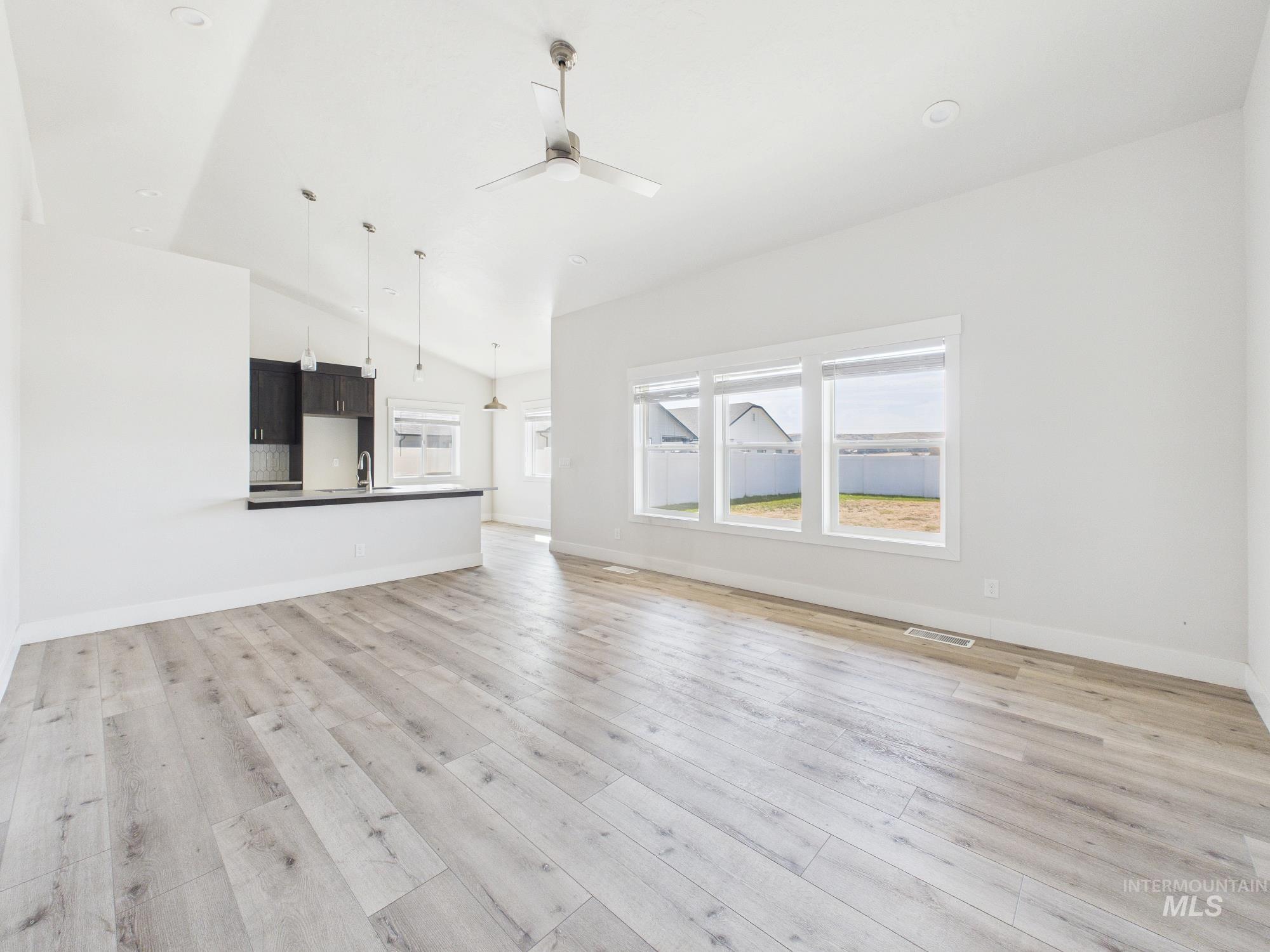 2440 Torrey Pines Ct Property Photo 7