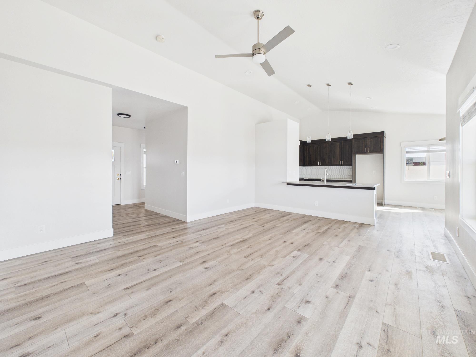 2440 Torrey Pines Ct Property Photo 8