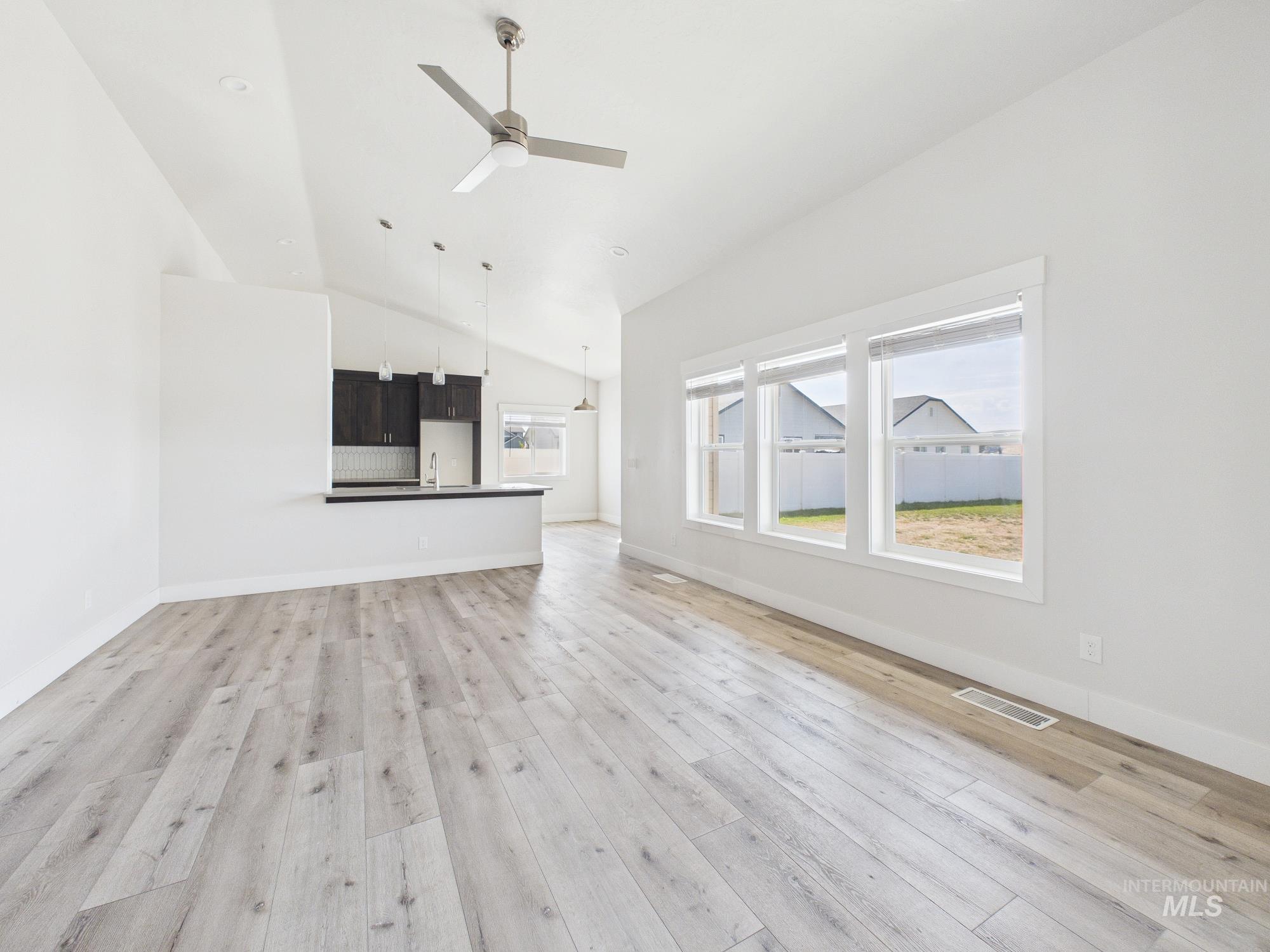 2440 Torrey Pines Ct Property Photo 9
