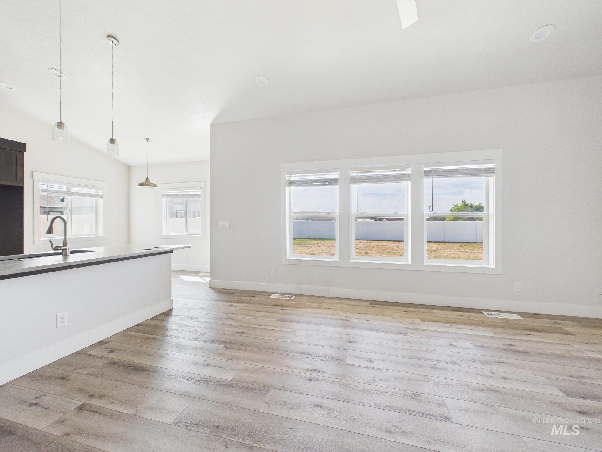 2440 Torrey Pines Ct Property Photo 11