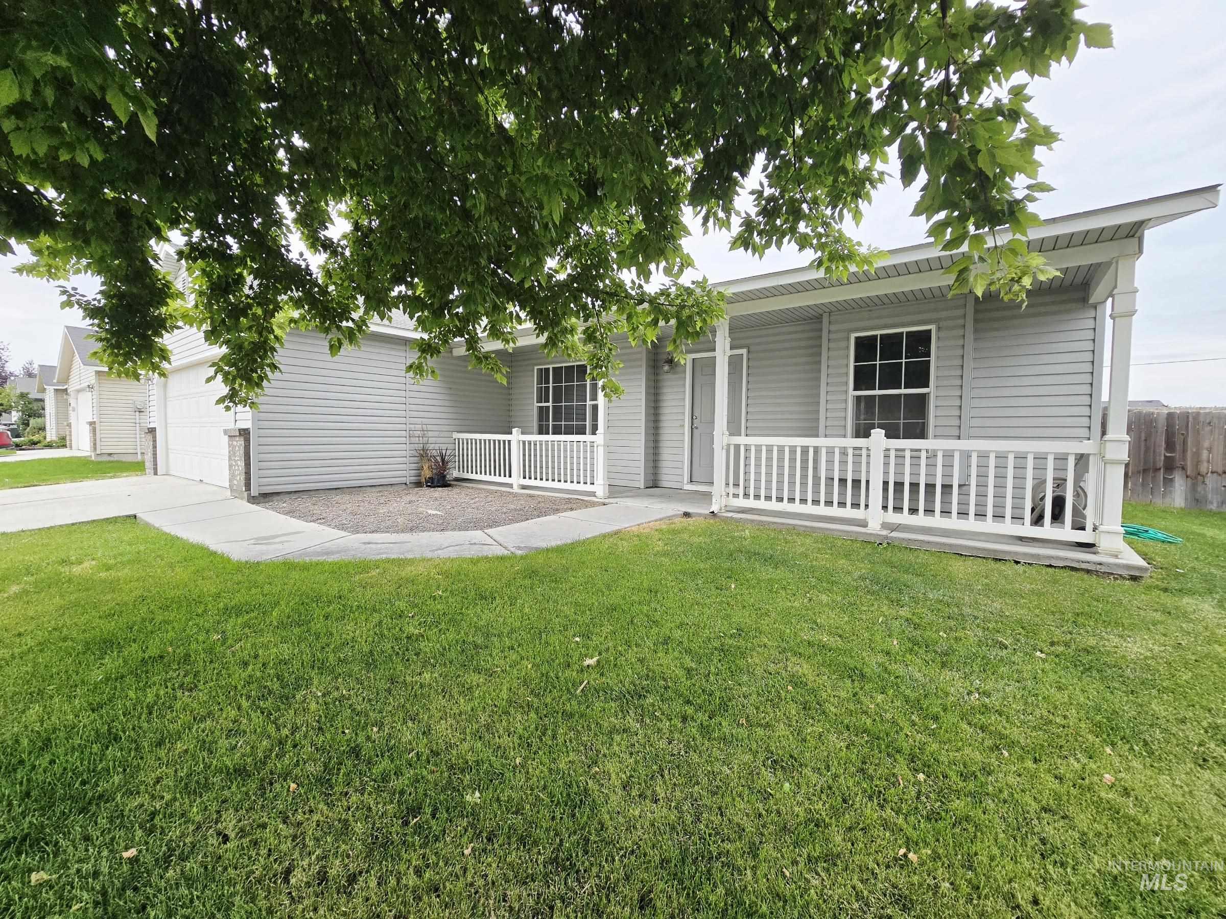 2111 N Sparrowhawk Property Photo 2
