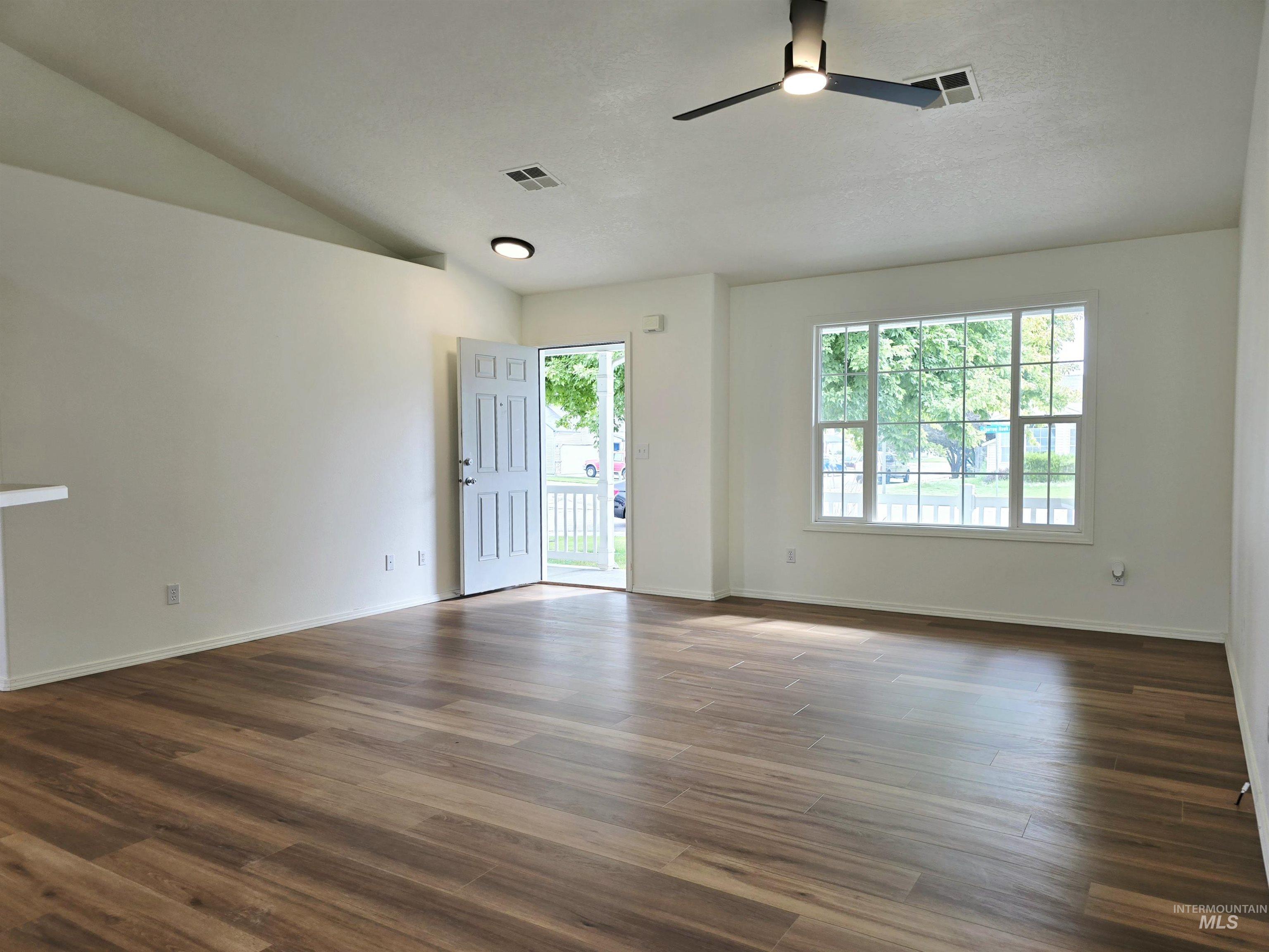 2111 N Sparrowhawk Property Photo 4