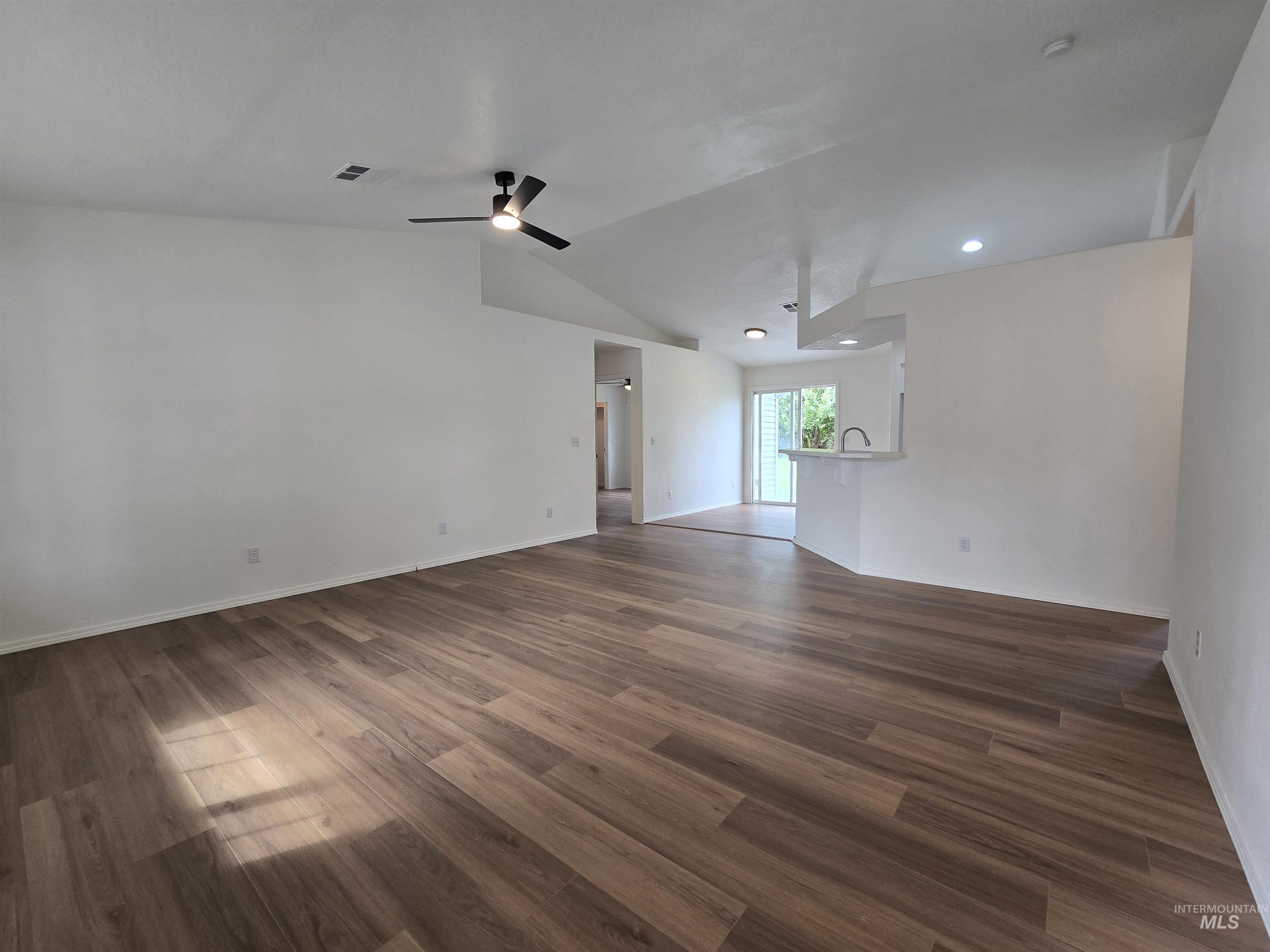 2111 N Sparrowhawk Property Photo 5