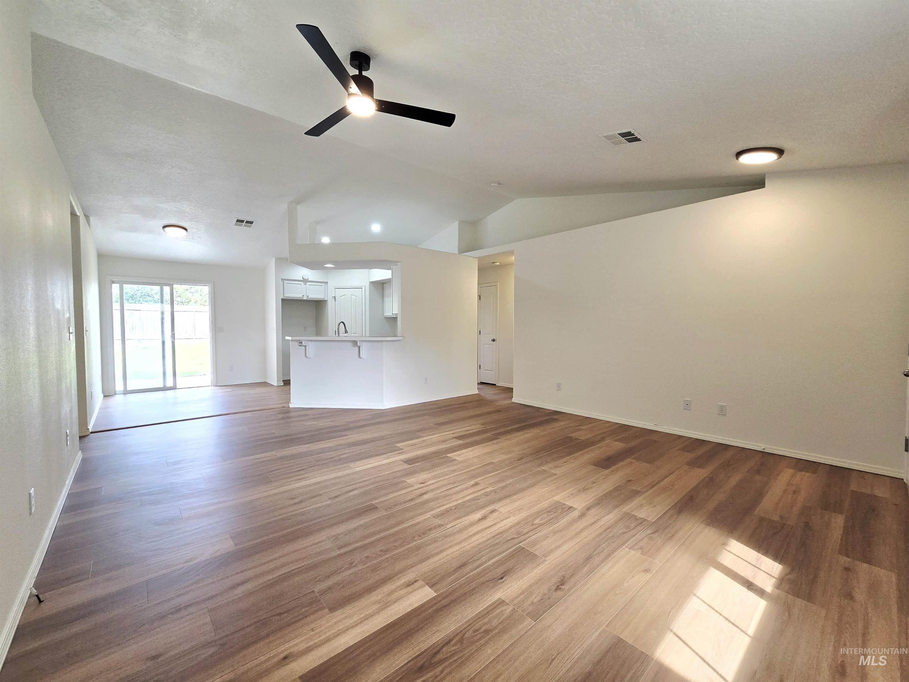 2111 N Sparrowhawk Property Photo 6