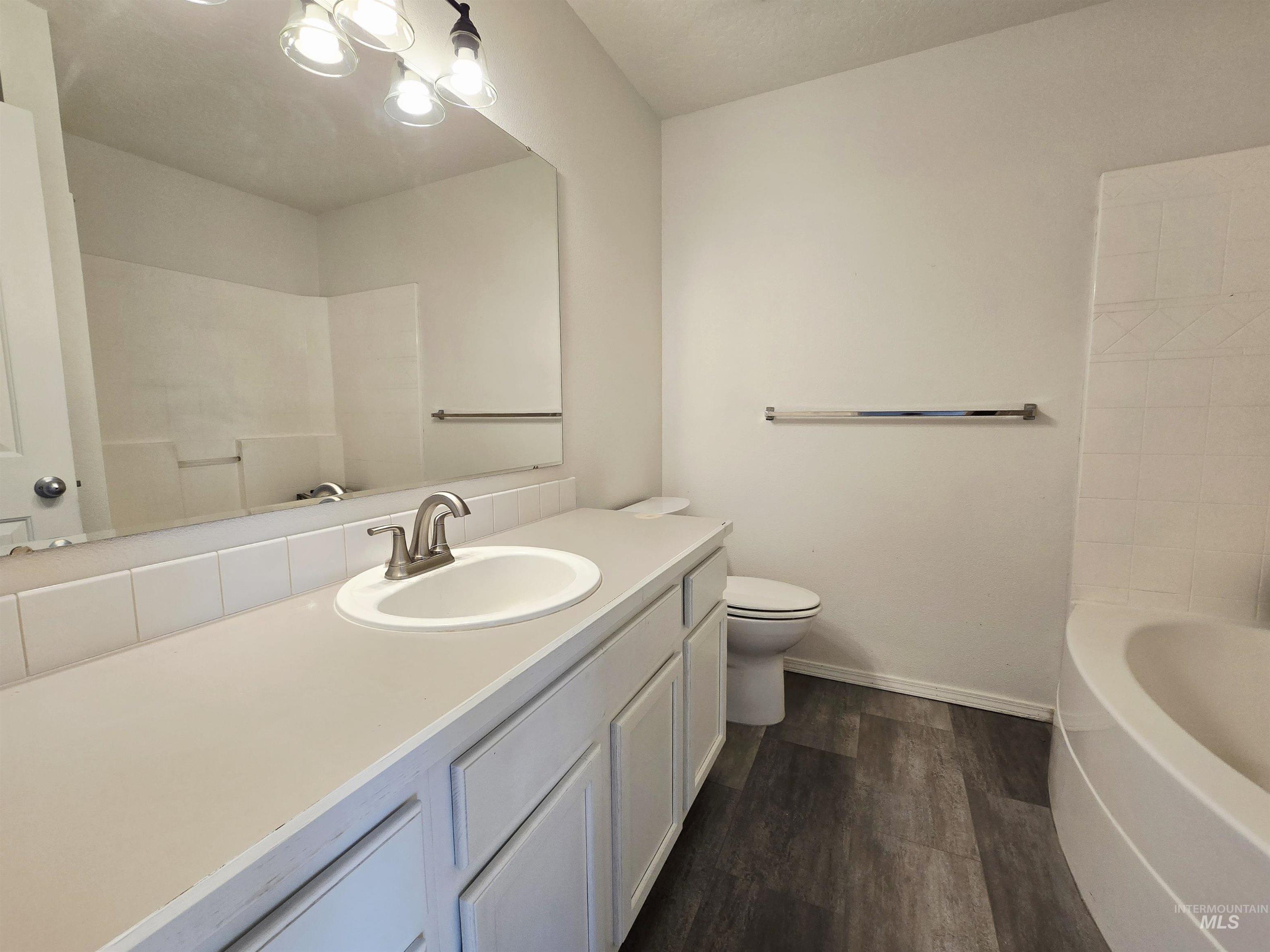 2111 N Sparrowhawk Property Photo 10