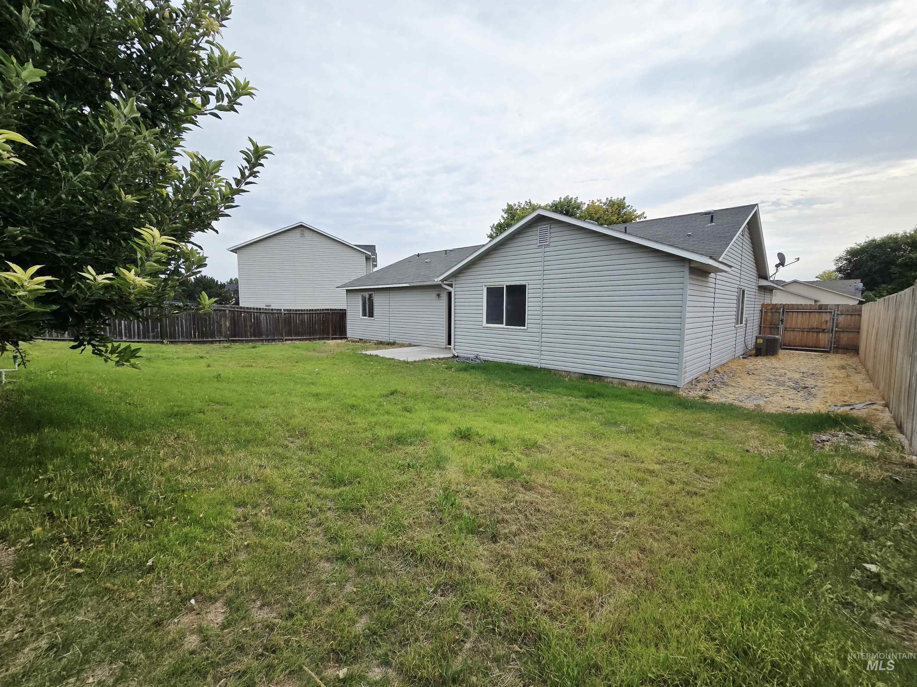 2111 N Sparrowhawk Property Photo 17