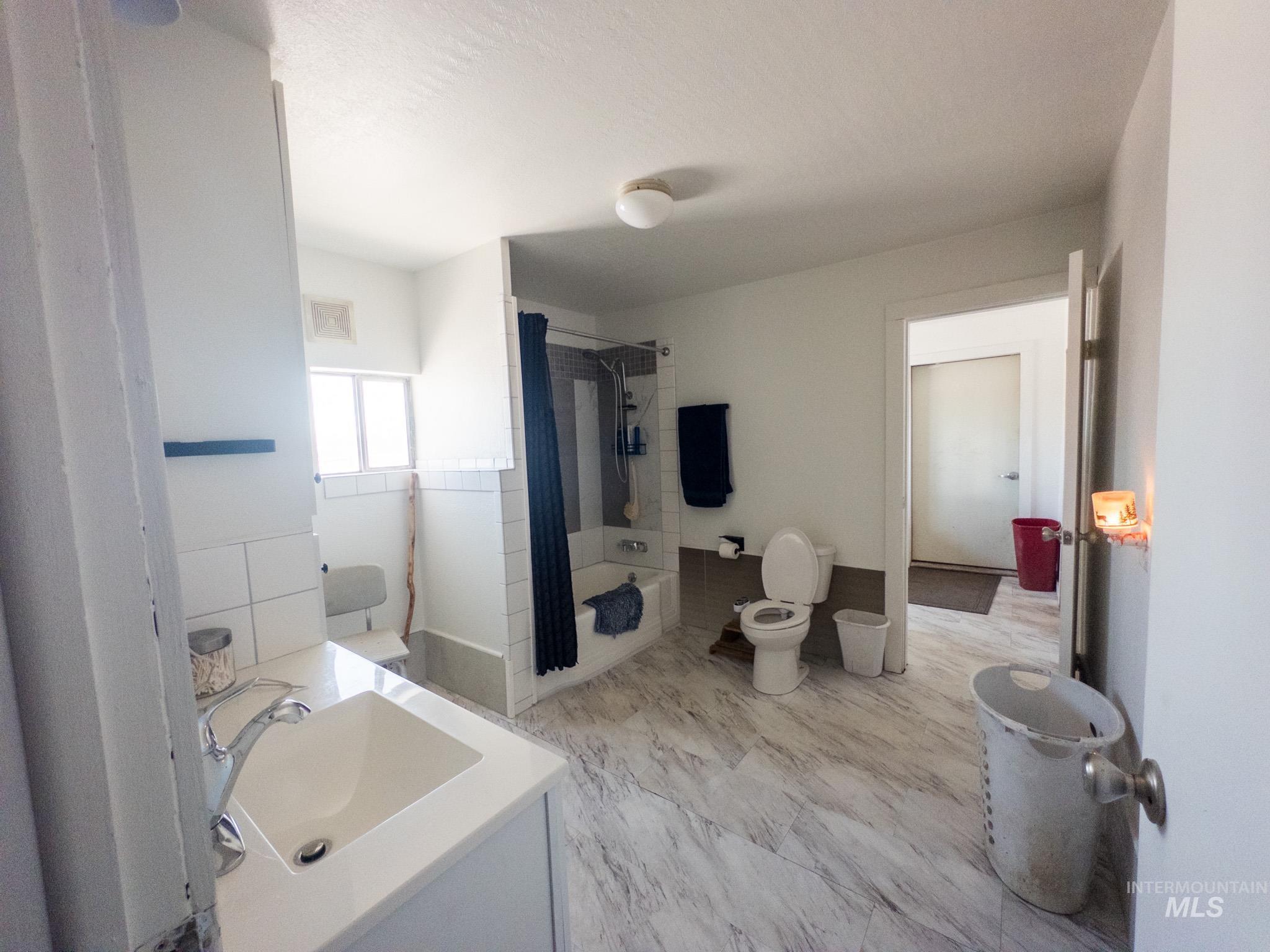 140 S Railroad St Property Photo 19