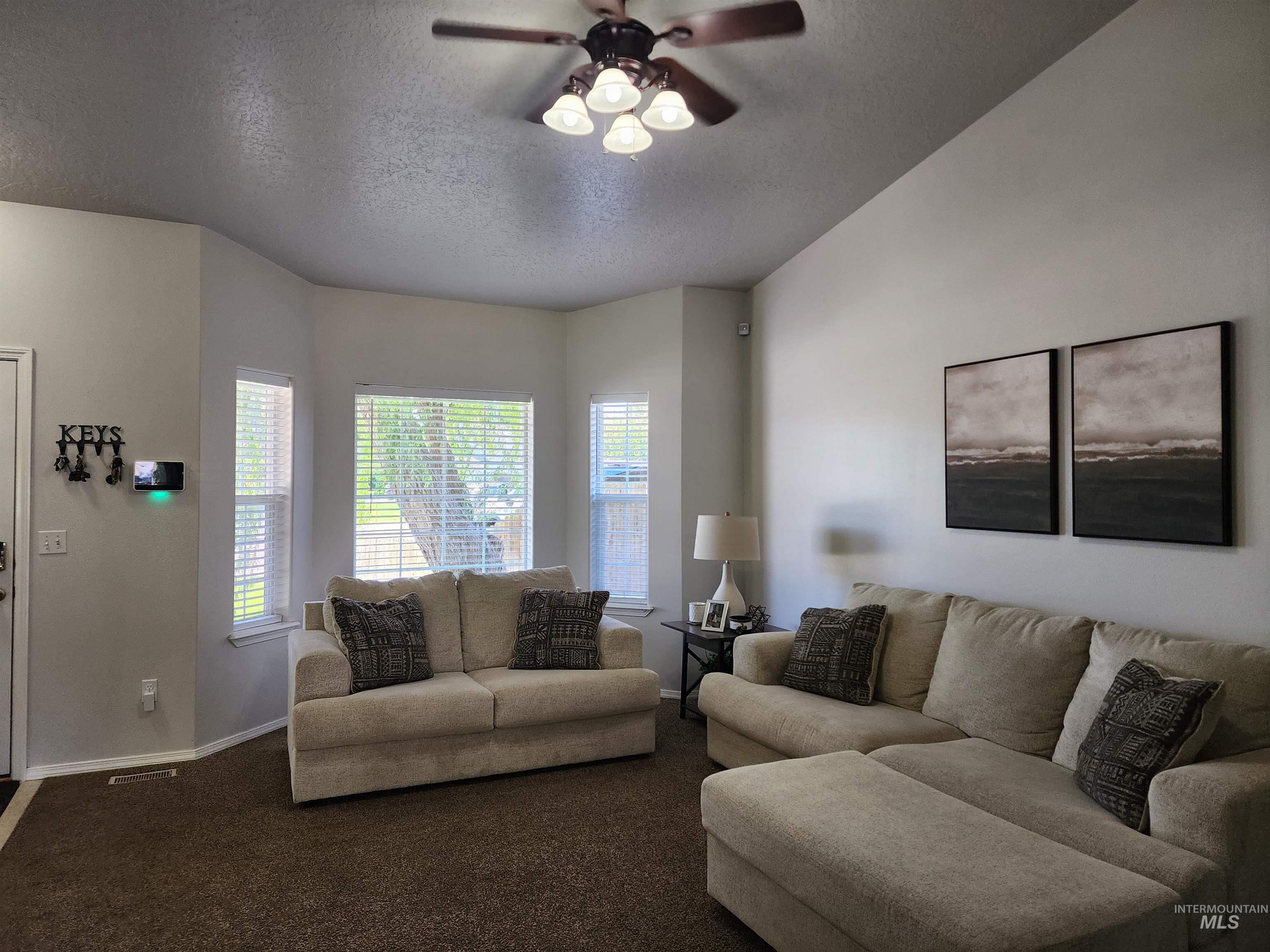 14306 Carolina St Property Photo 4