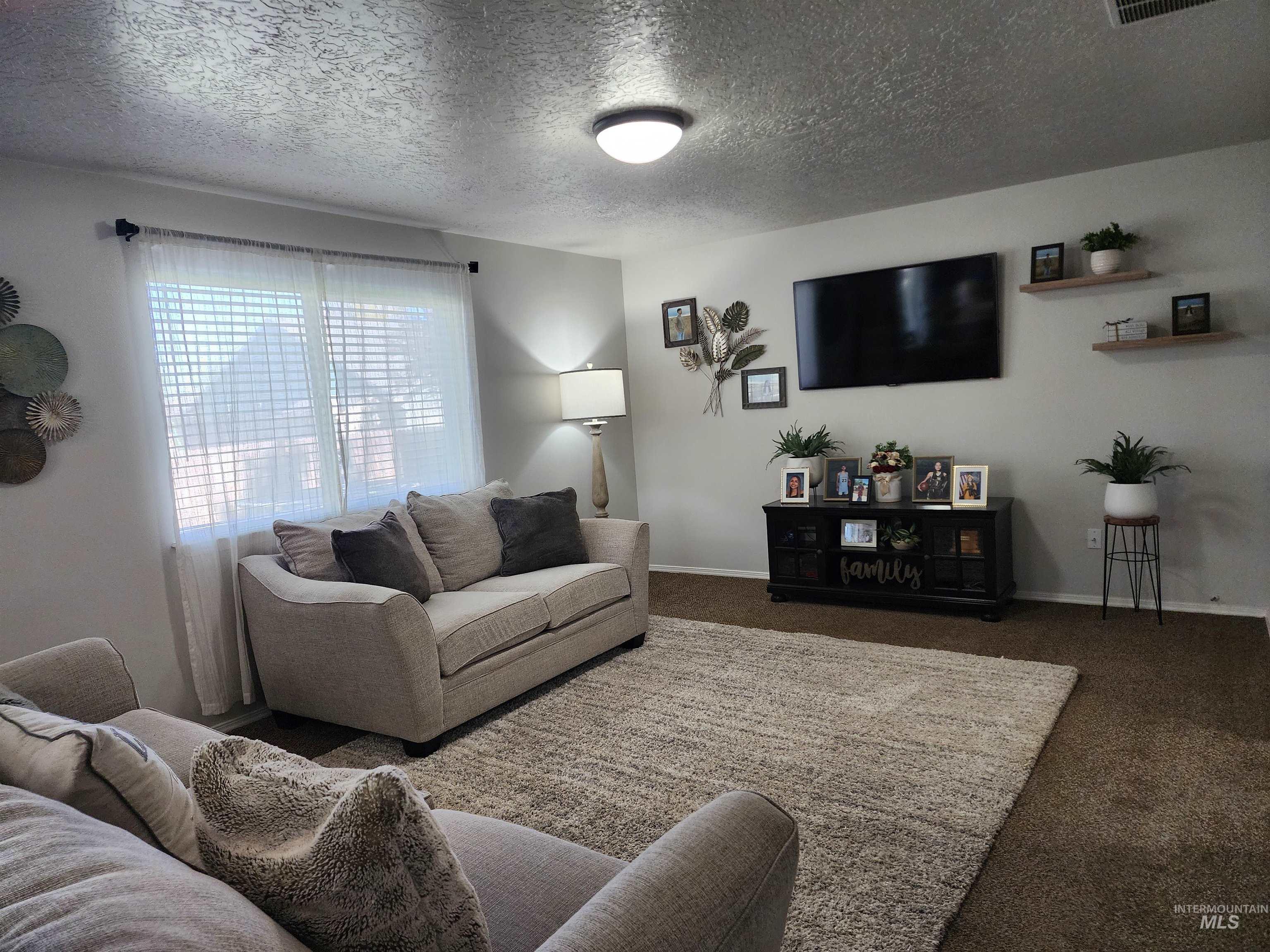 14306 Carolina St Property Photo 6