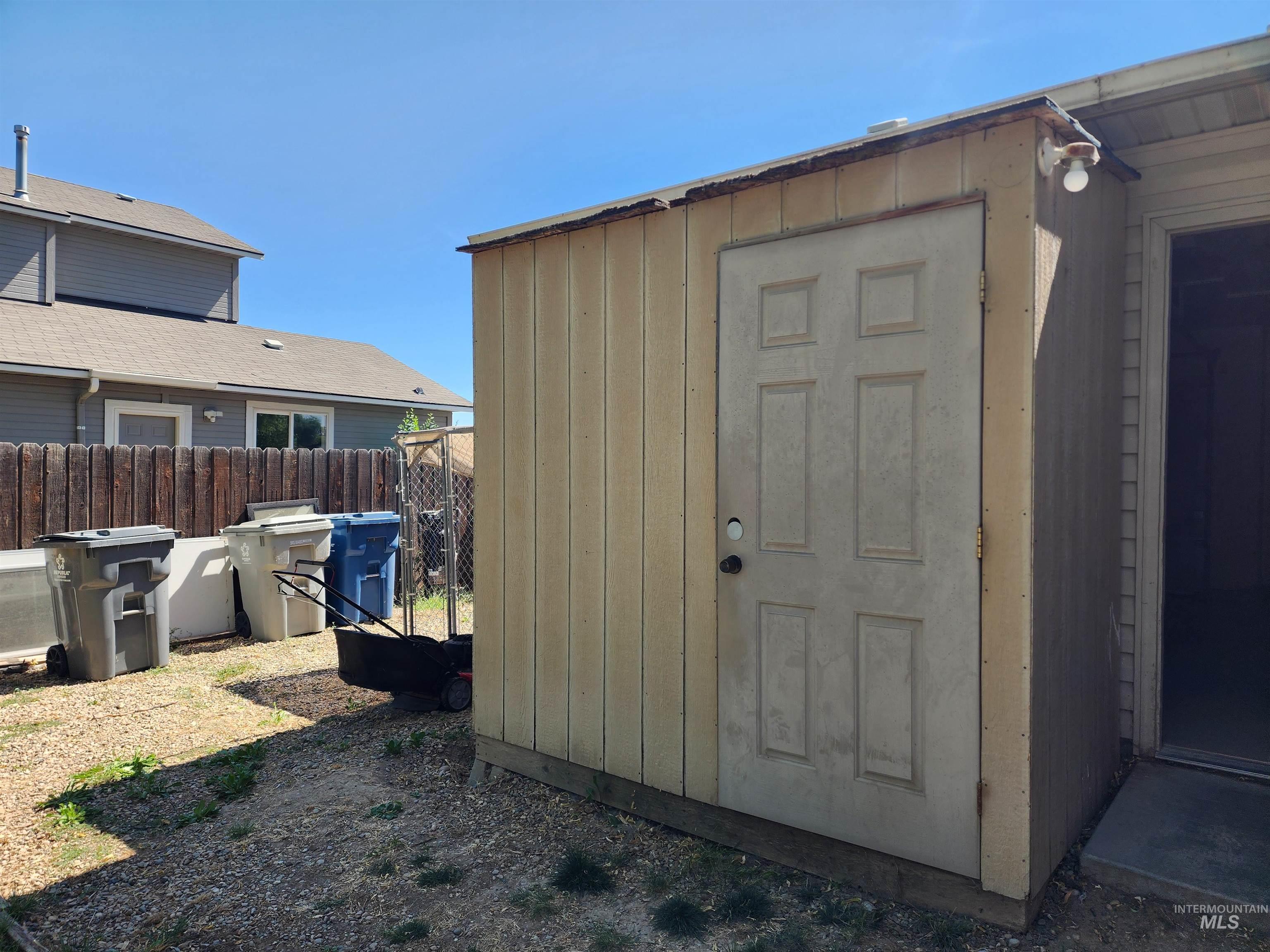 14306 Carolina St Property Photo 32