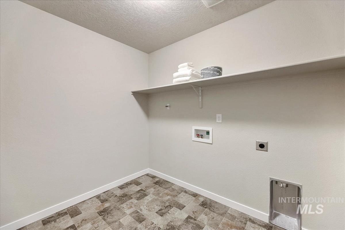 7613 E Iroquois St Property Photo 40