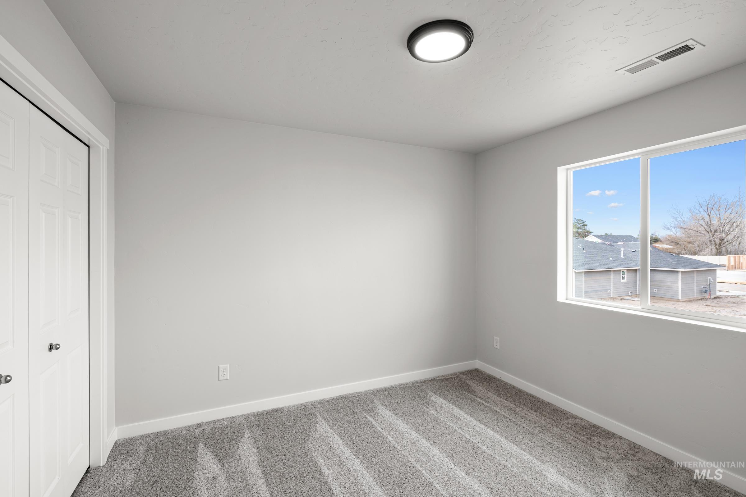 2211 N 8th E St Property Photo 13