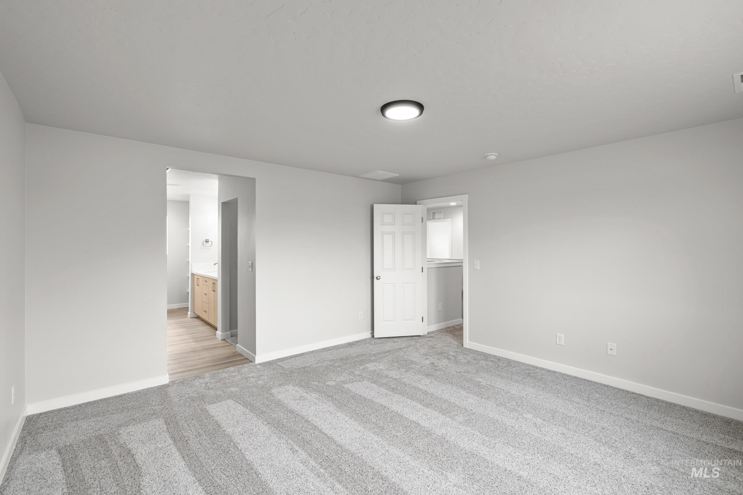 2211 N 8th E St Property Photo 18