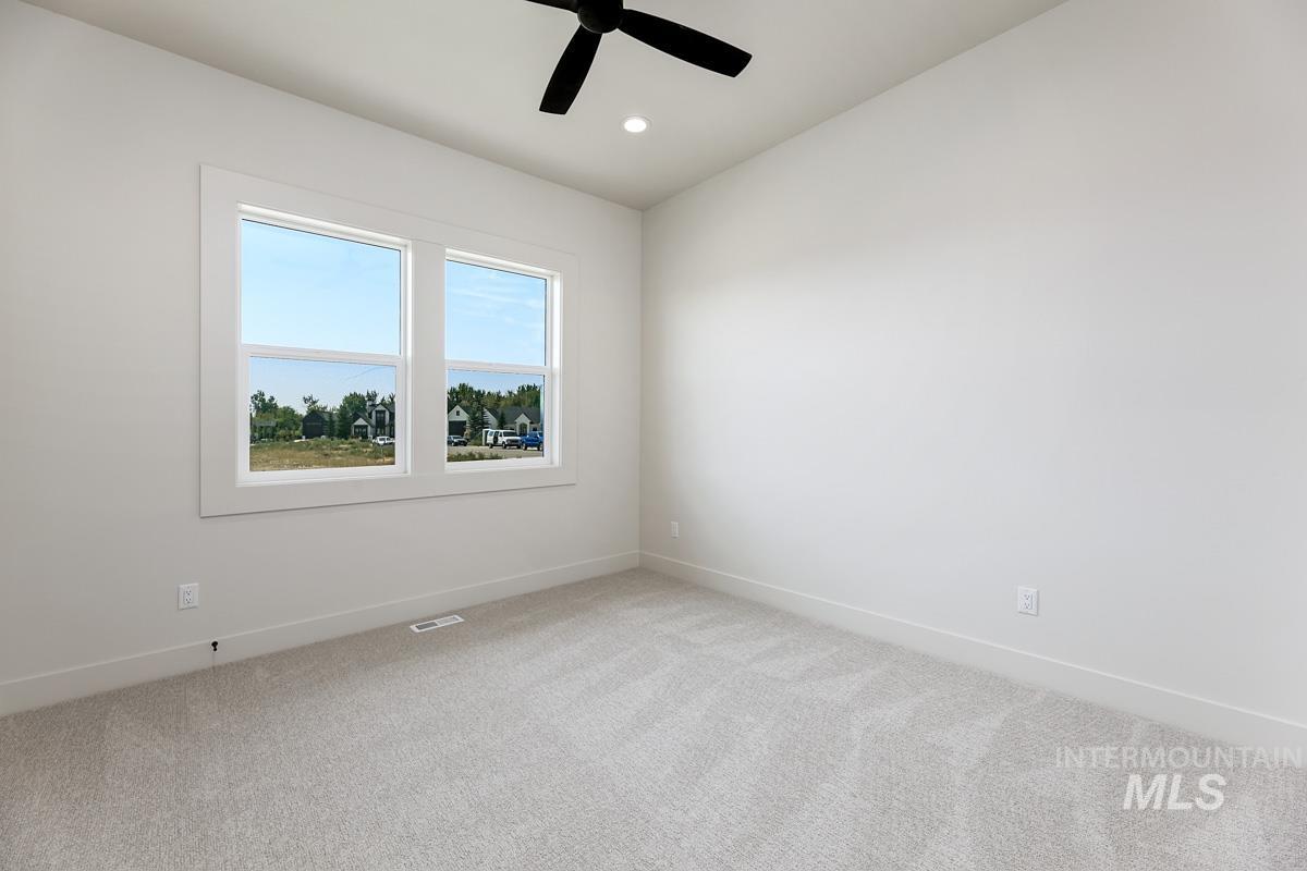 545 Midpoint Ave Property Photo 29