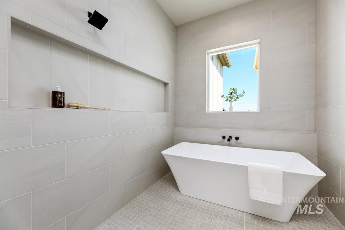 545 Midpoint Ave Property Photo 37