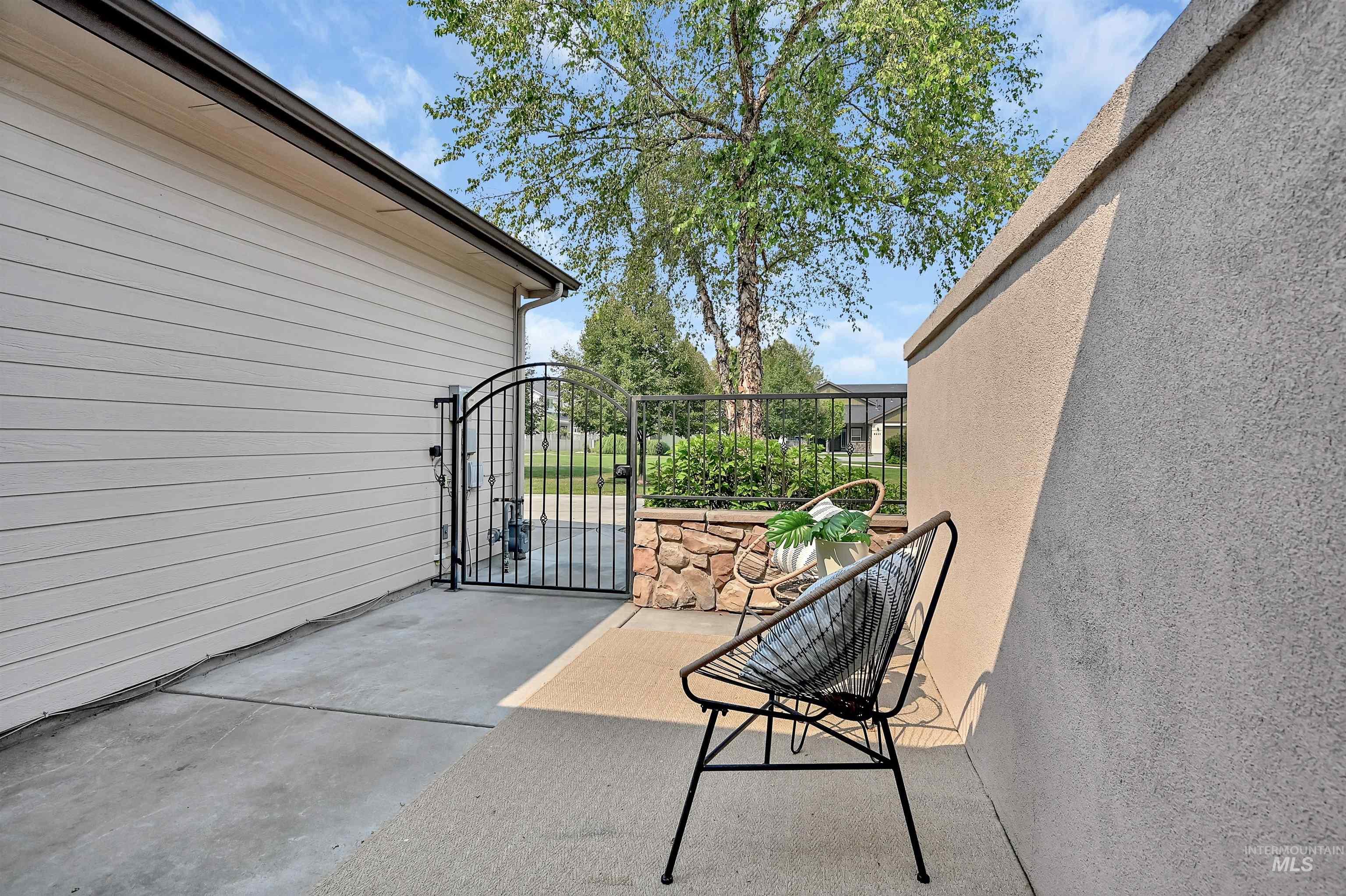 6224 N Maximus Pl Property Photo 4