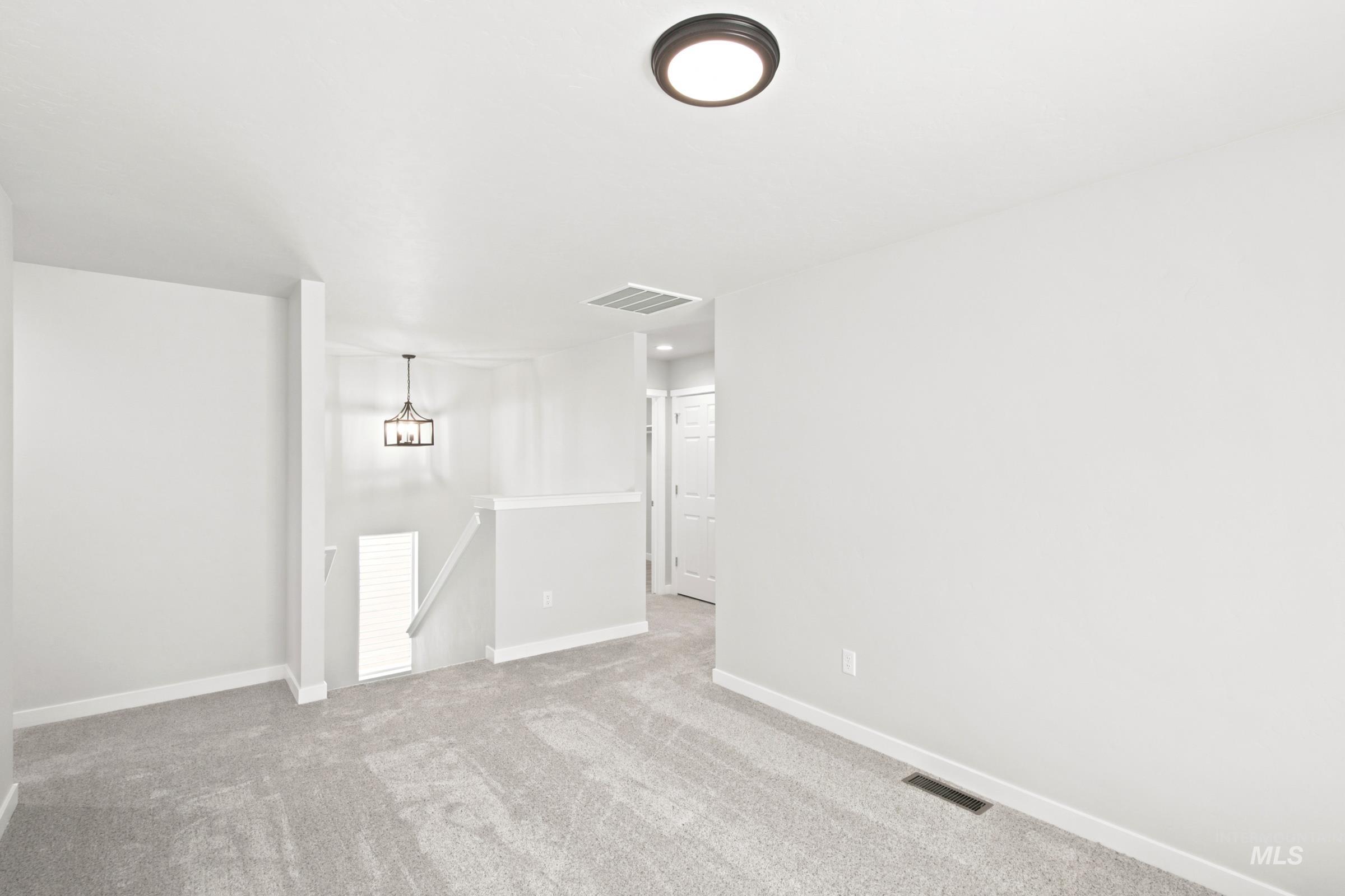 904 Thunderbolt Dr Property Photo 18