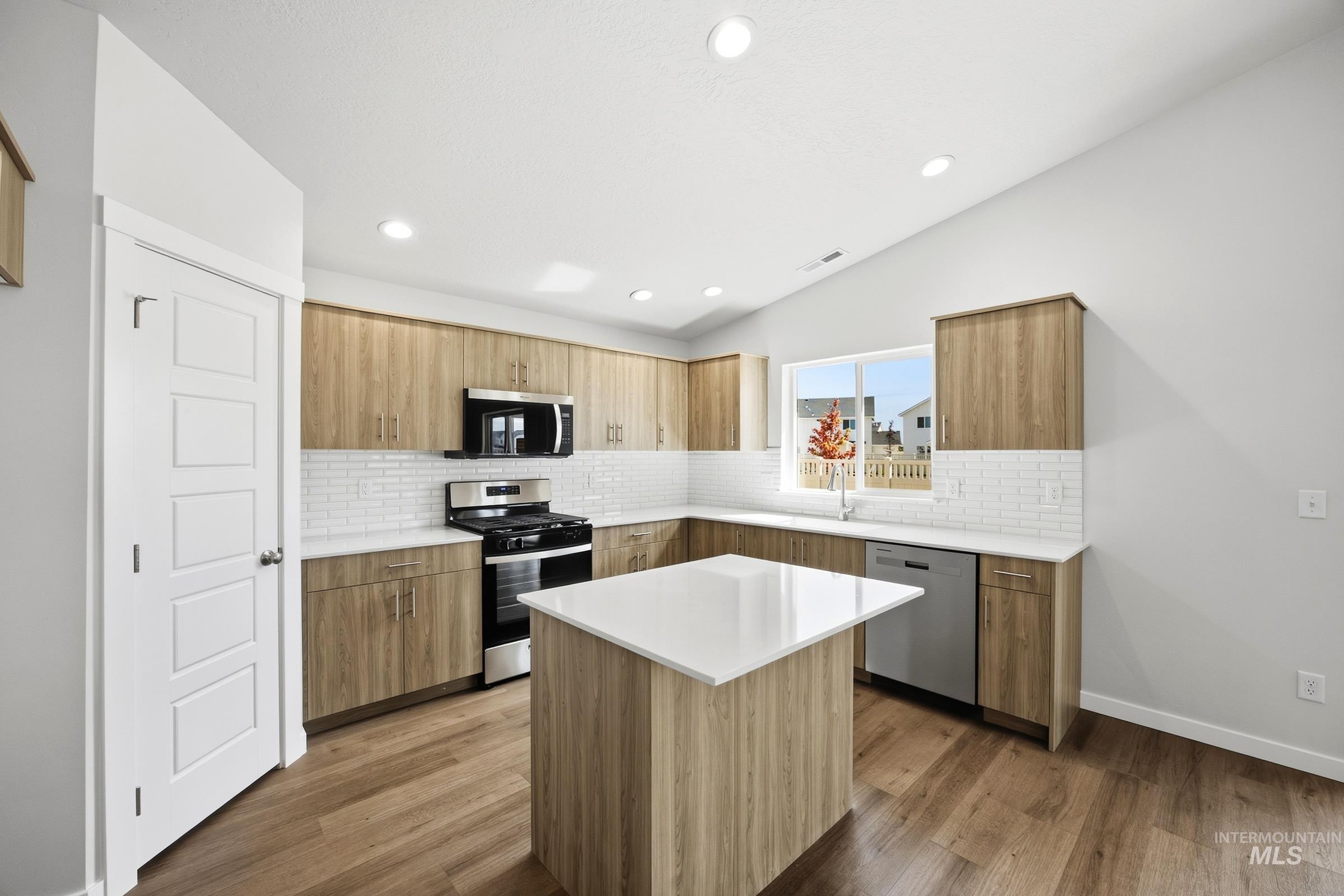 7319 W Newtown Dr Property Photo 3