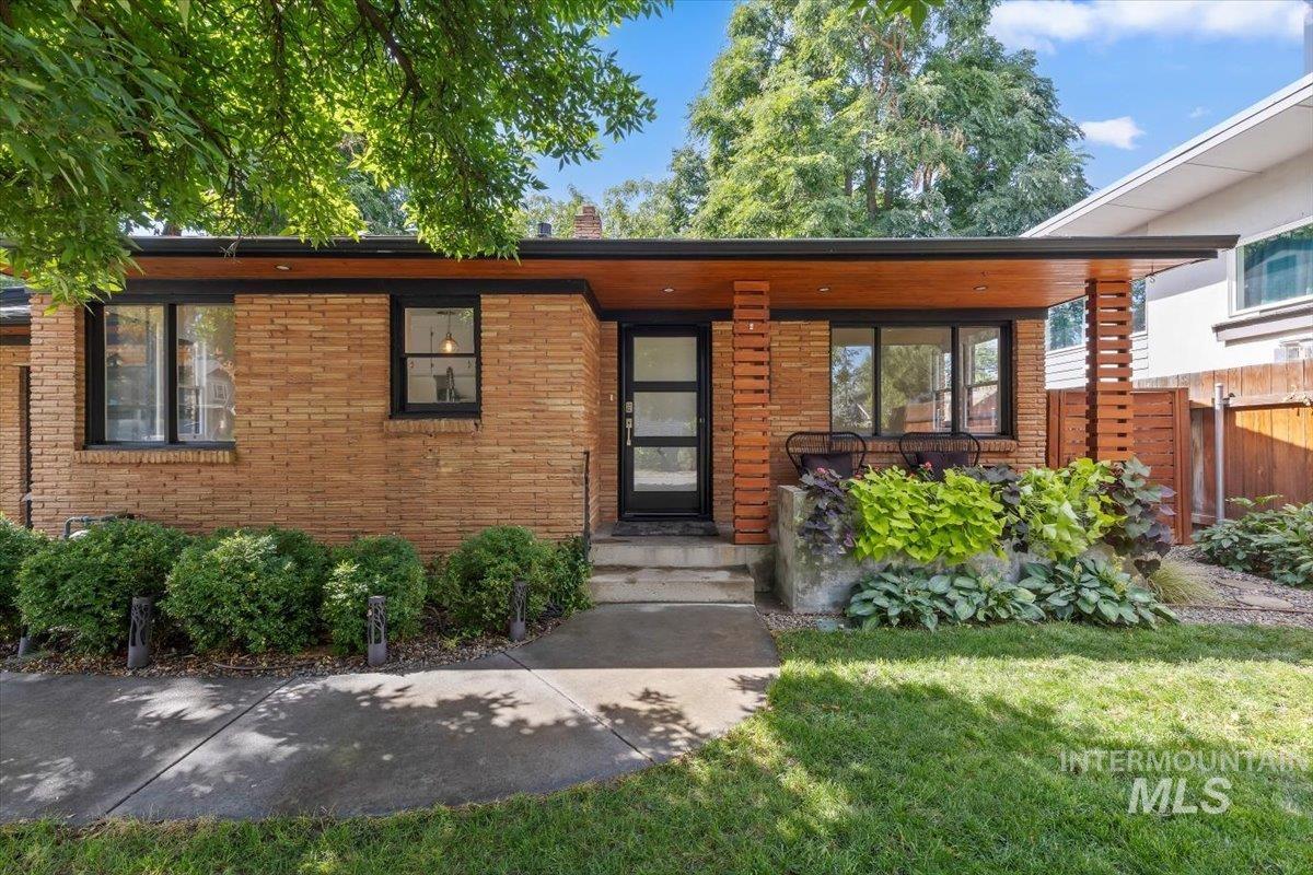 419 S Jackson St Property Photo 5