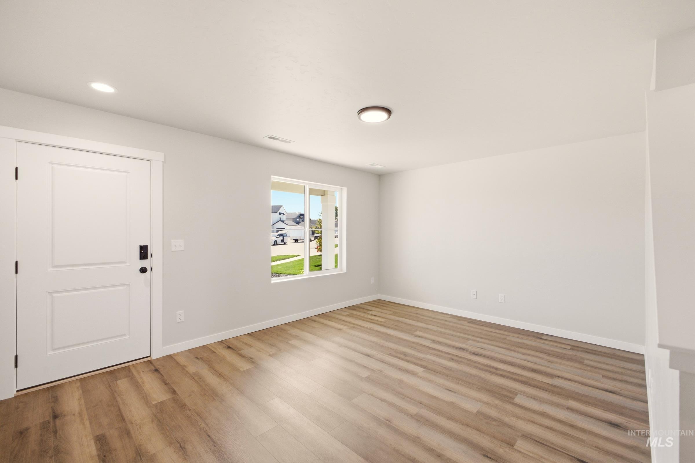 5307 S Edgecomb Way Property Photo 2