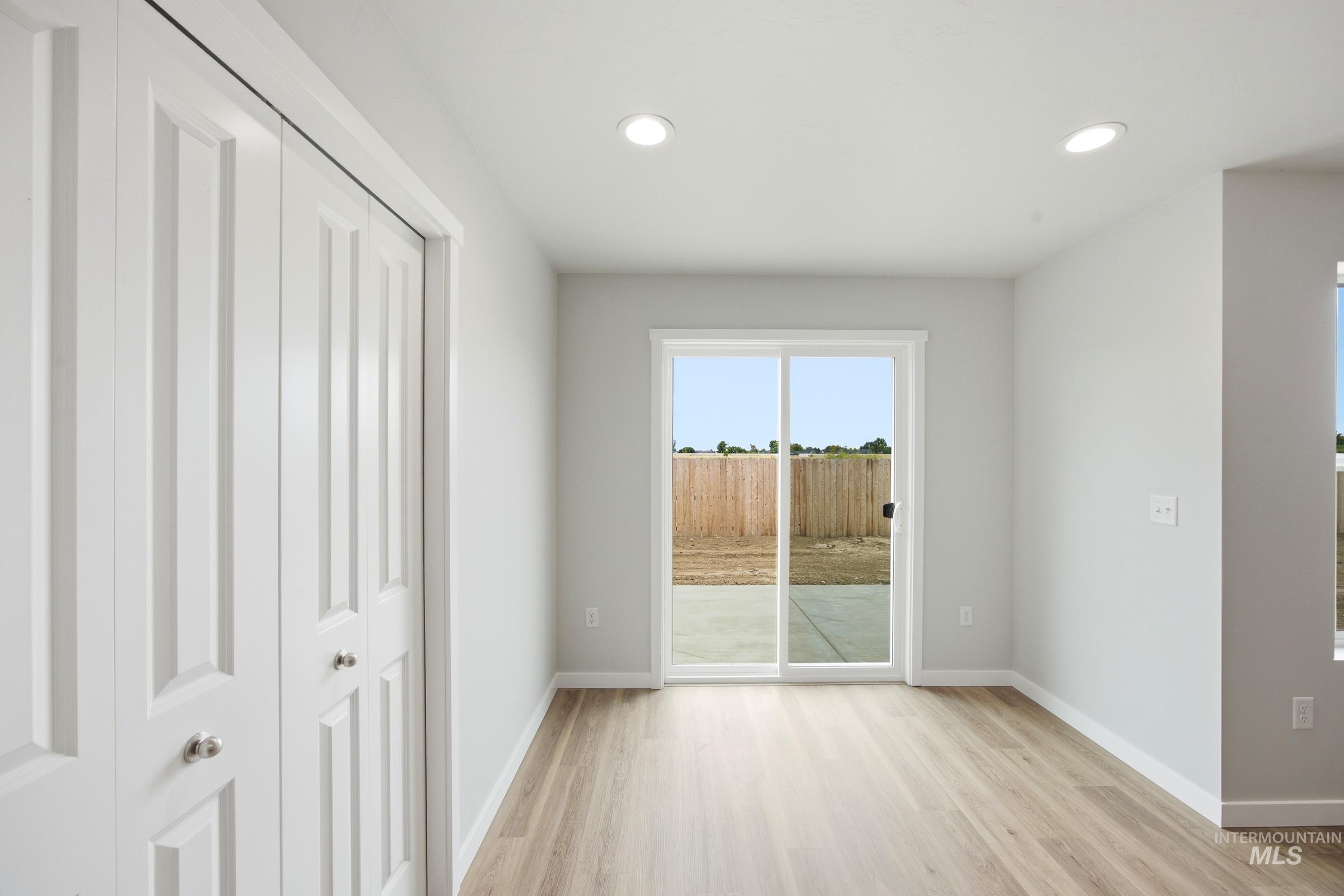1727 Gyrfalcon St Property Photo 6