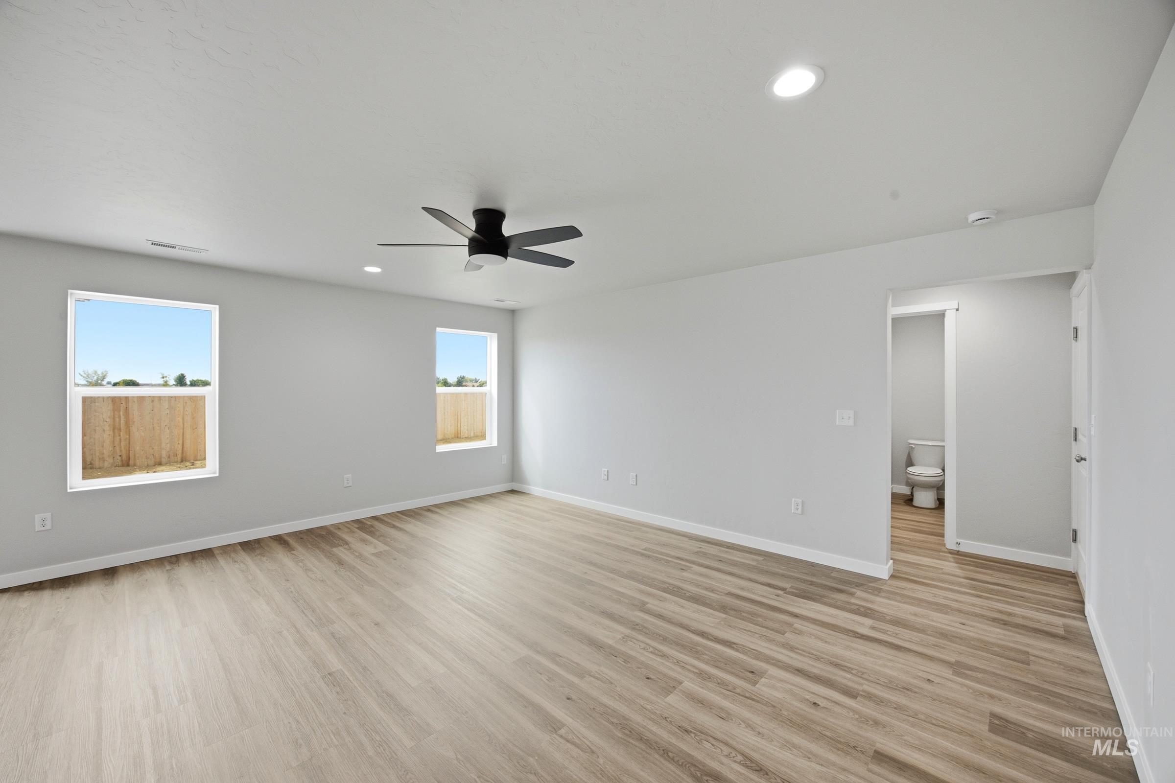 1727 Gyrfalcon St Property Photo 7
