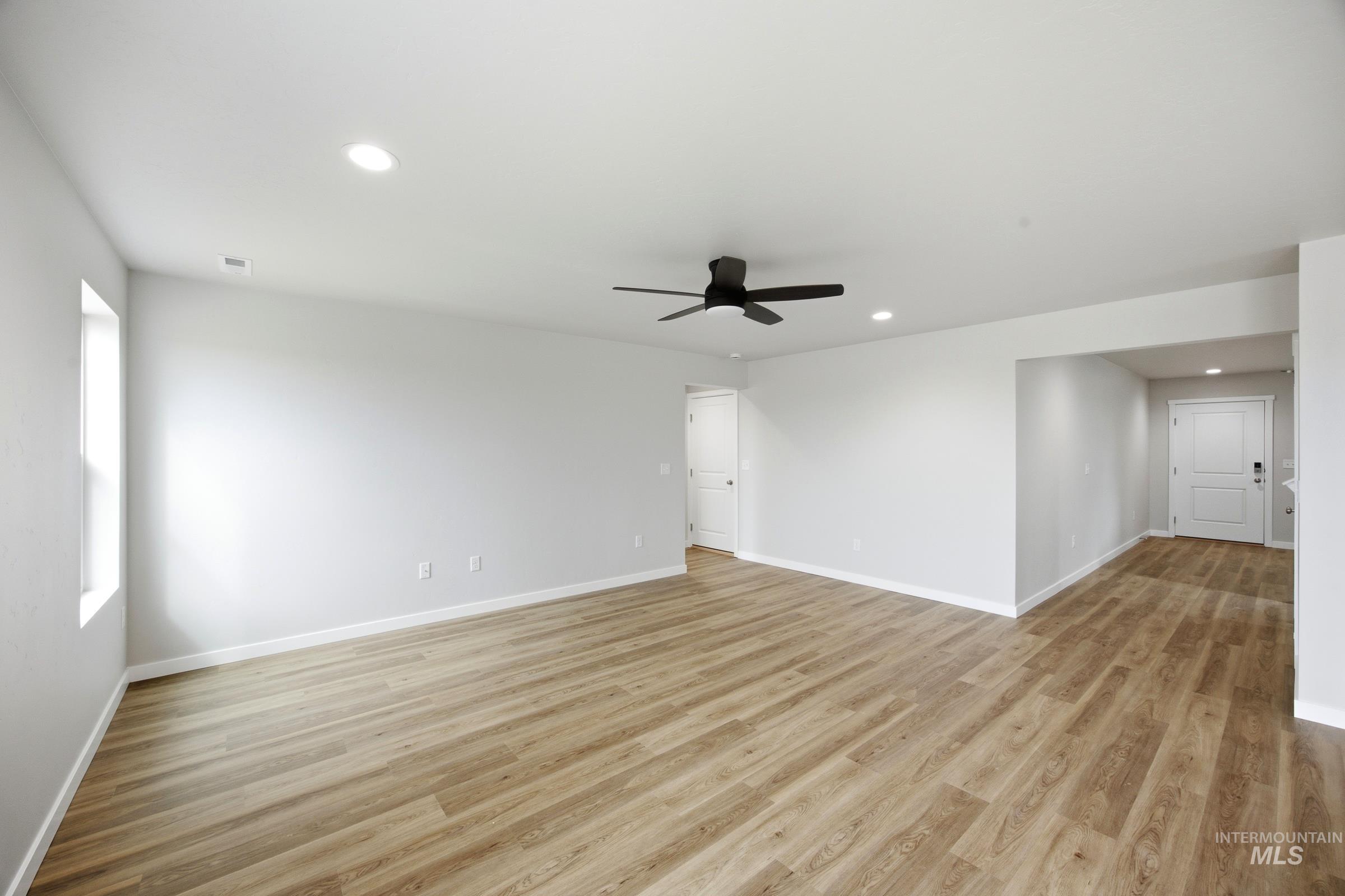1727 Gyrfalcon St Property Photo 8