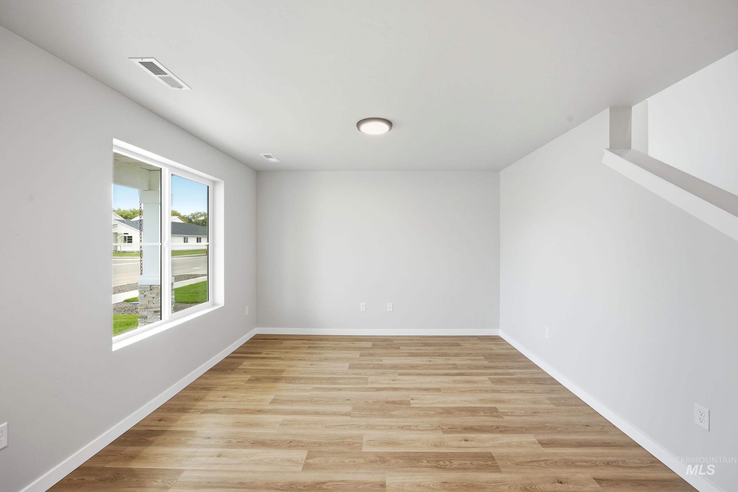 1727 Gyrfalcon St Property Photo 10