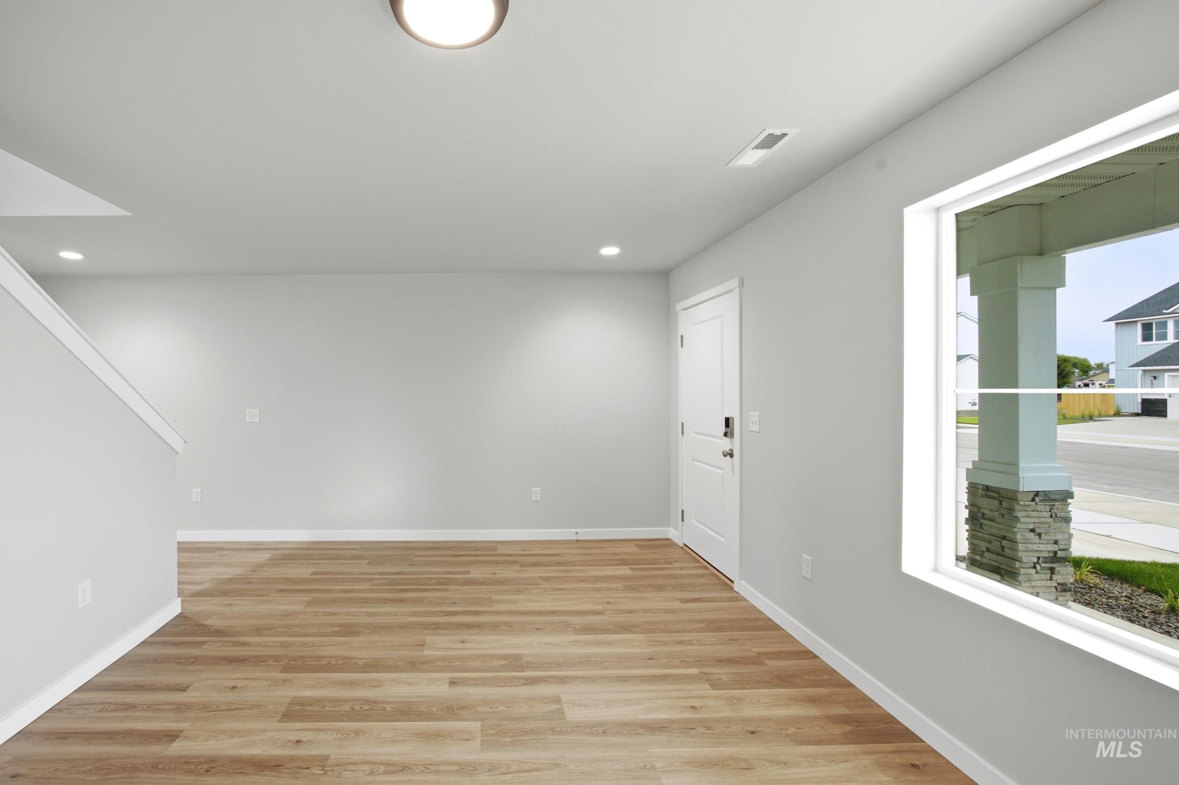 1727 Gyrfalcon St Property Photo 11