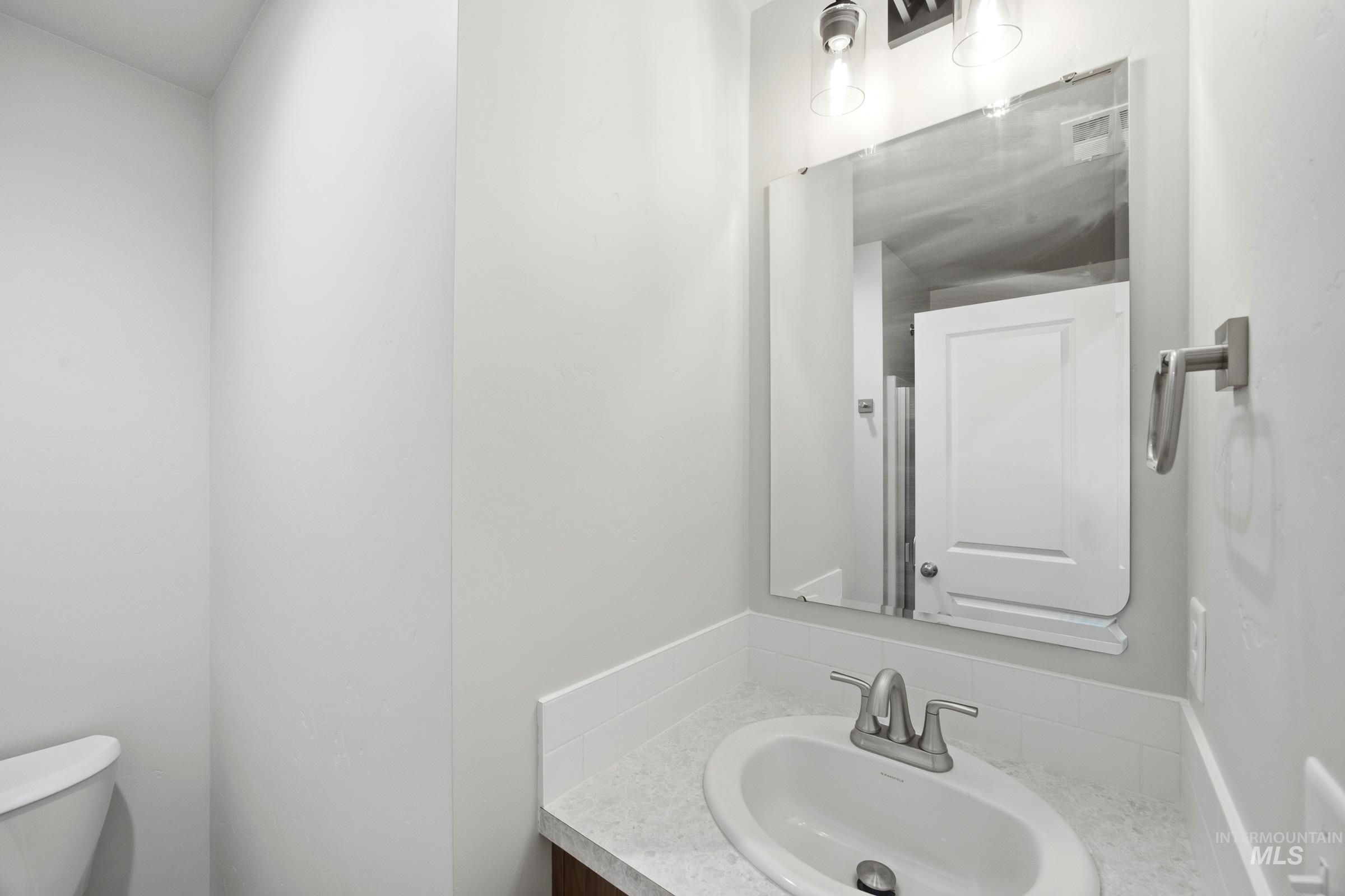 1727 Gyrfalcon St Property Photo 12