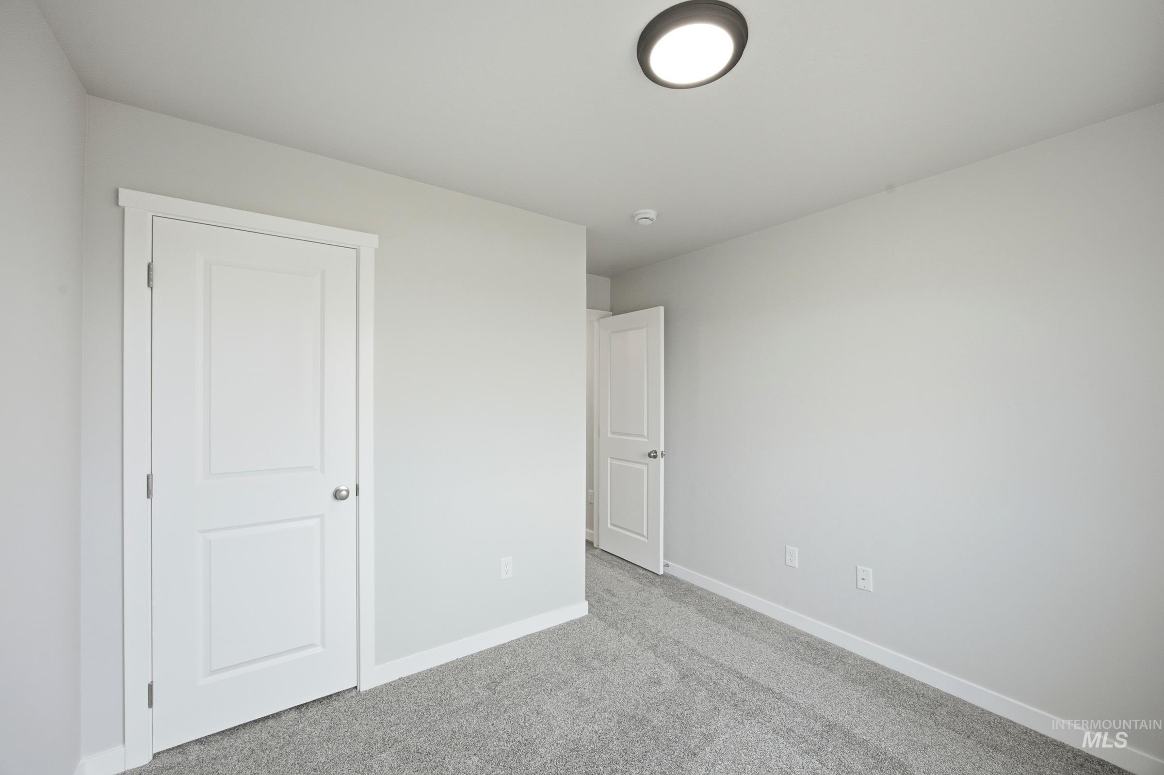 1727 Gyrfalcon St Property Photo 14
