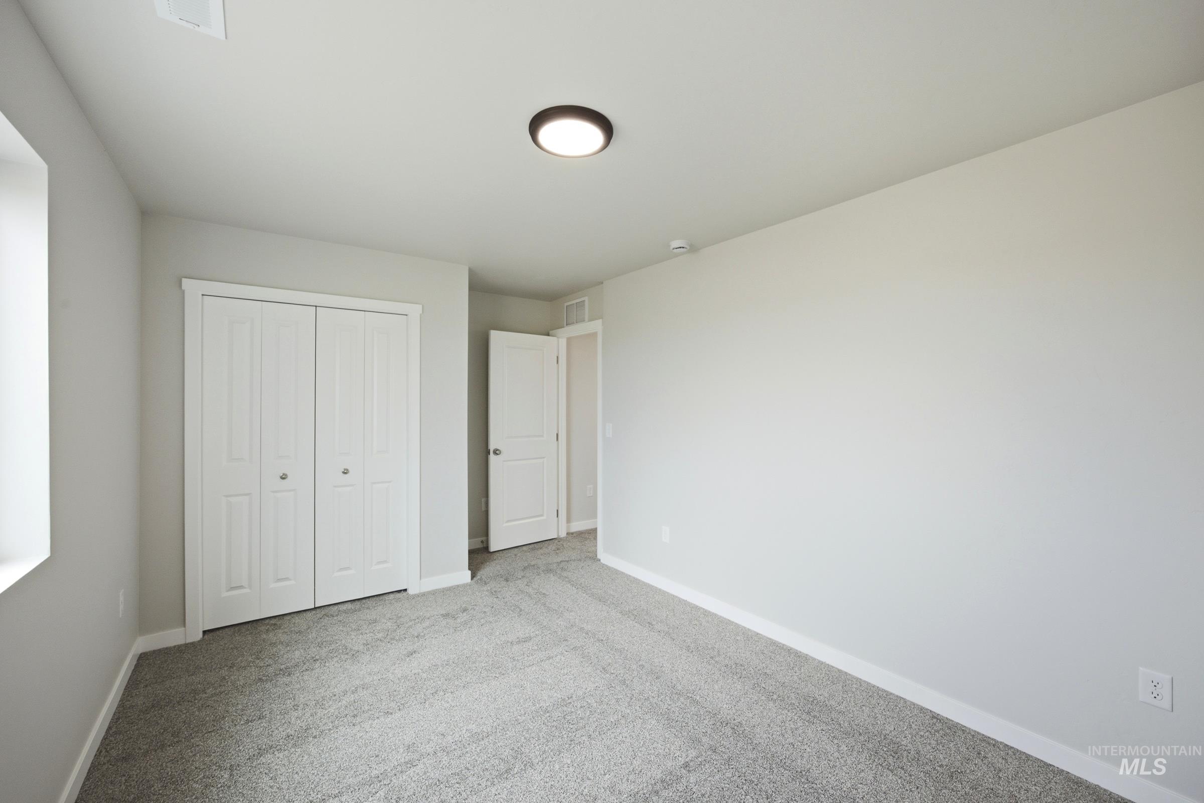 1727 Gyrfalcon St Property Photo 18