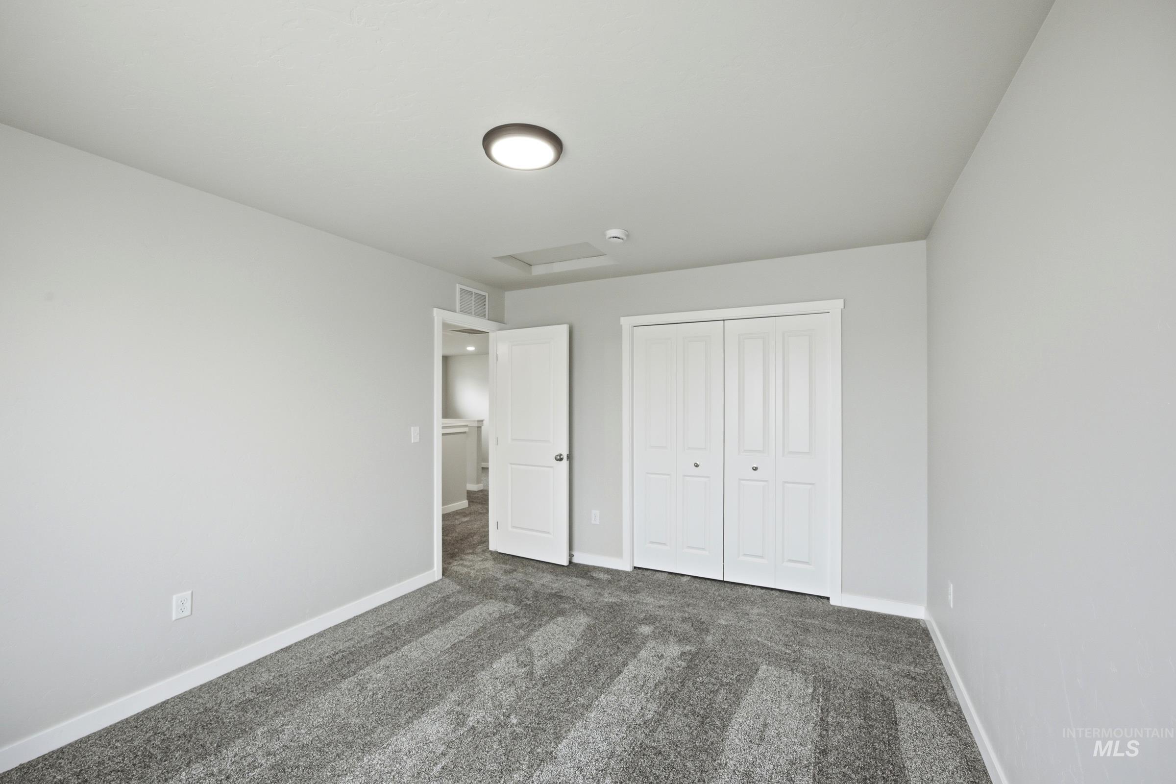 1727 Gyrfalcon St Property Photo 22