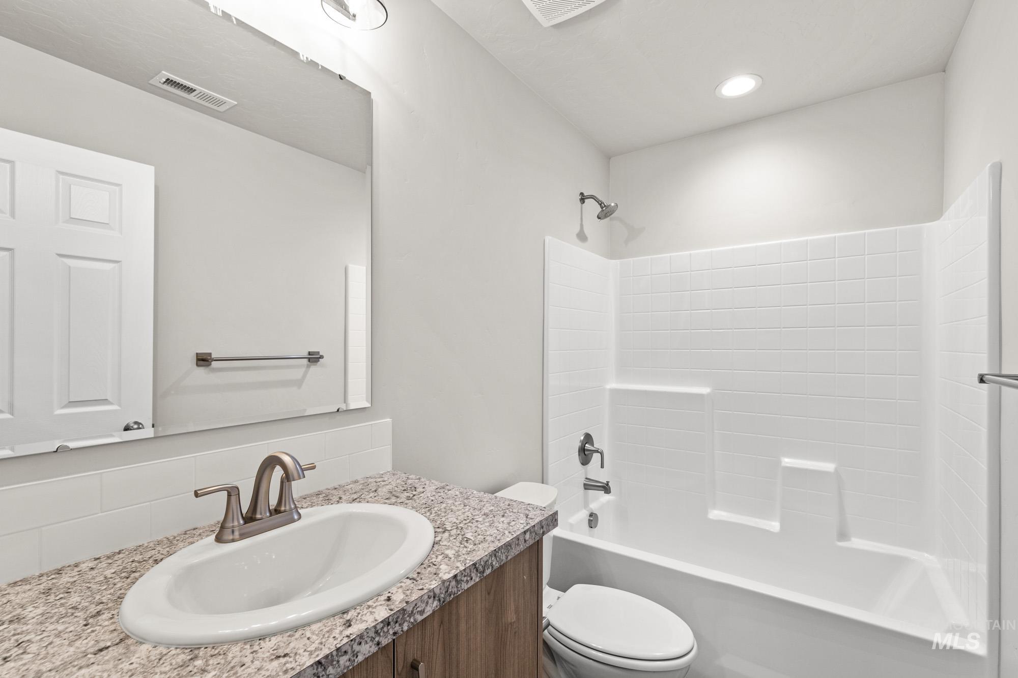 1727 Gyrfalcon St Property Photo 23