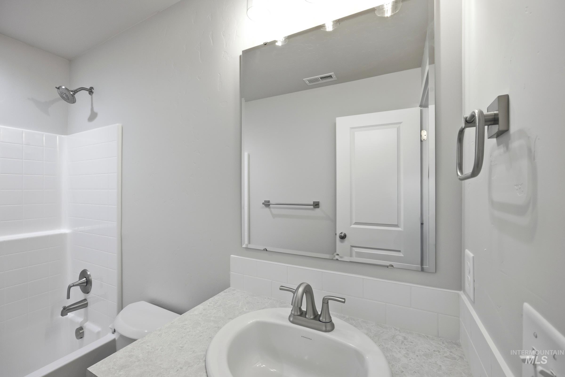 1727 Gyrfalcon St Property Photo 23