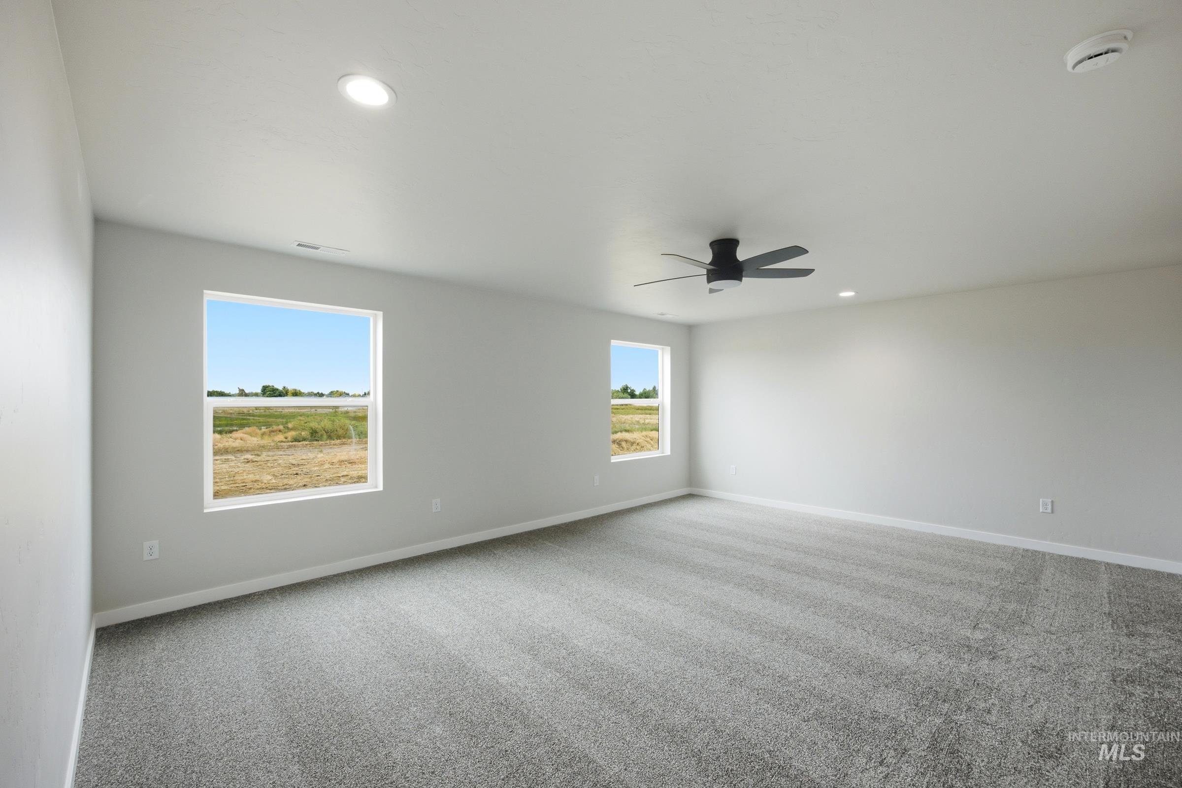 1727 Gyrfalcon St Property Photo 25