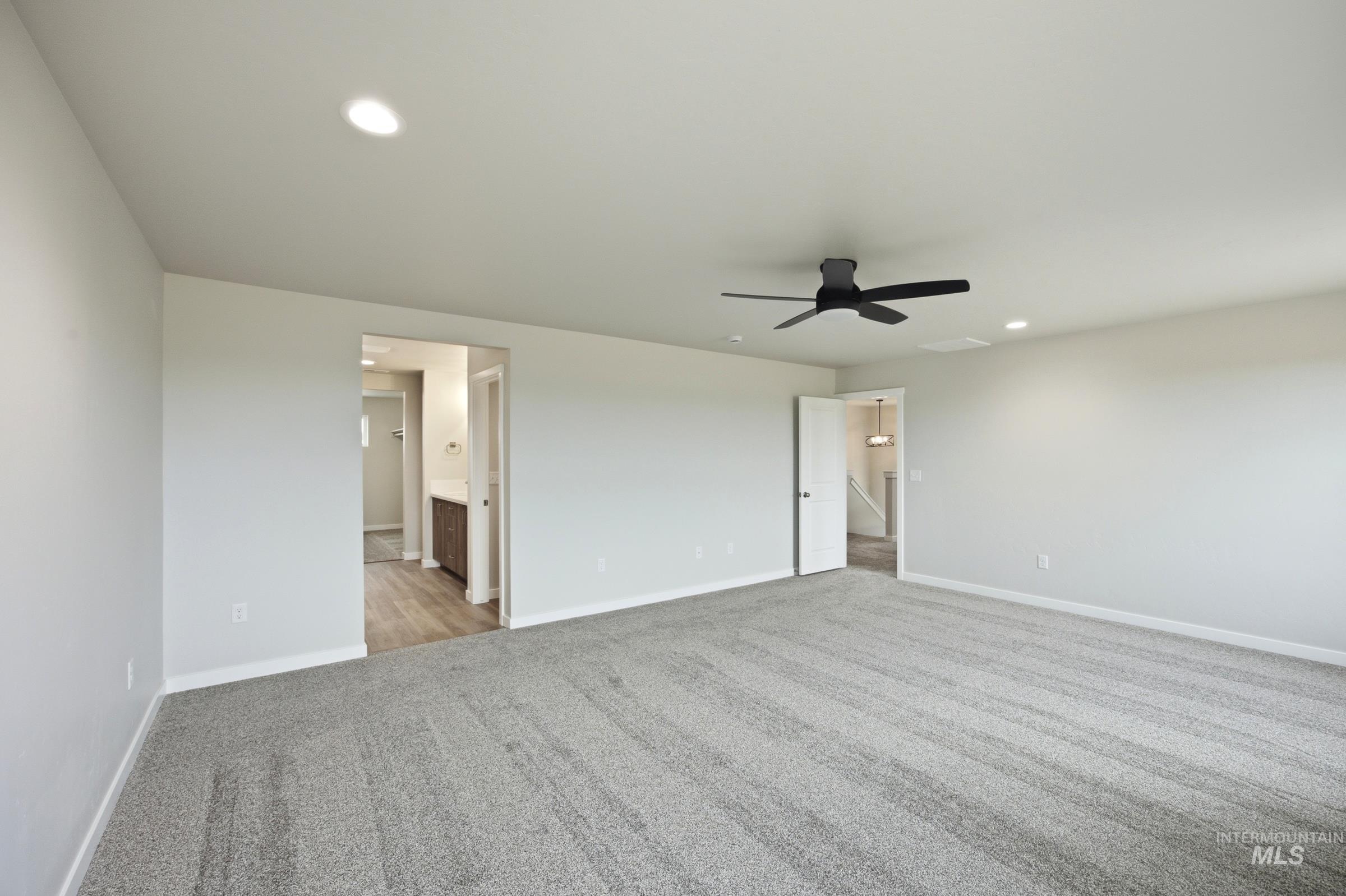 1727 Gyrfalcon St Property Photo 26