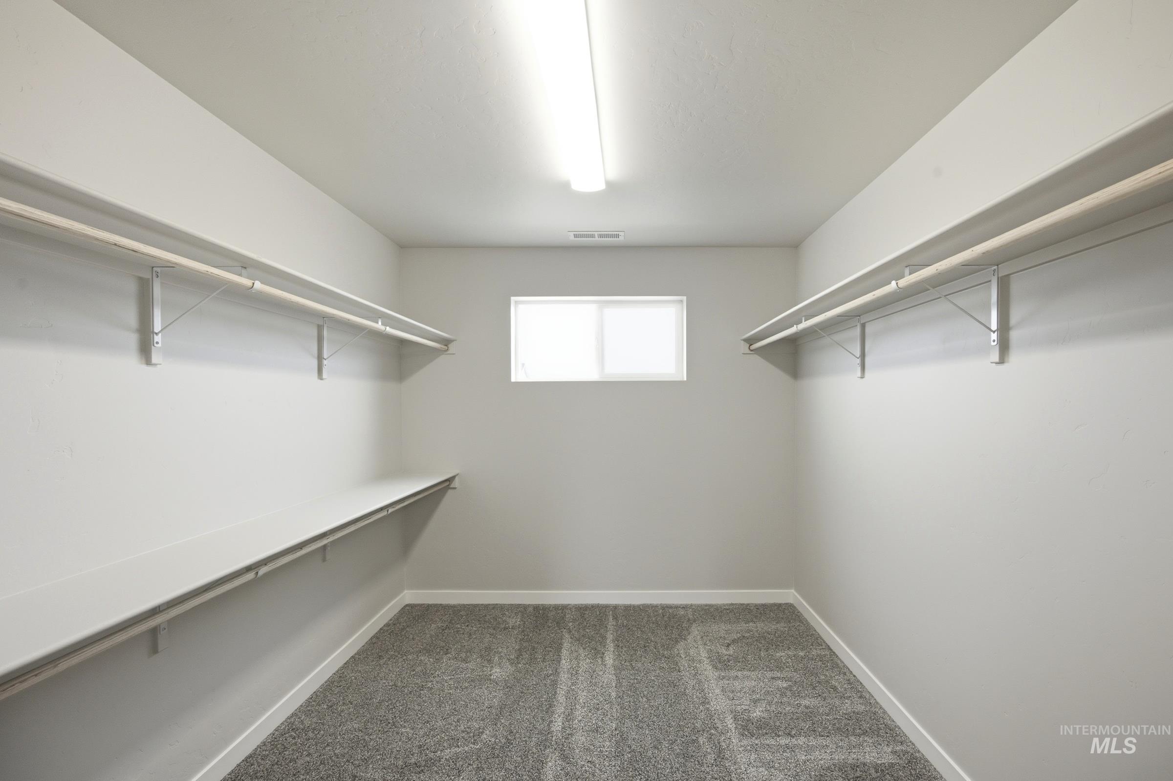 1727 Gyrfalcon St Property Photo 28