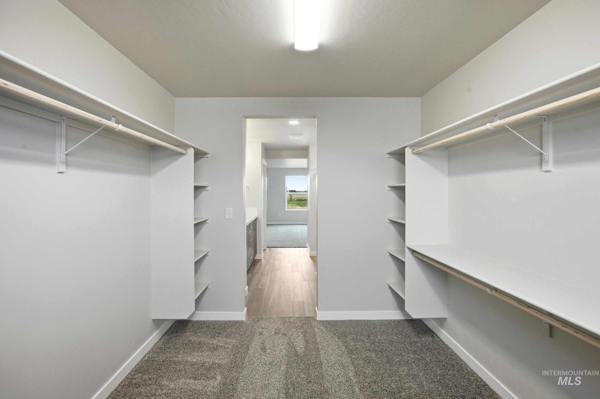 1727 Gyrfalcon St Property Photo 29