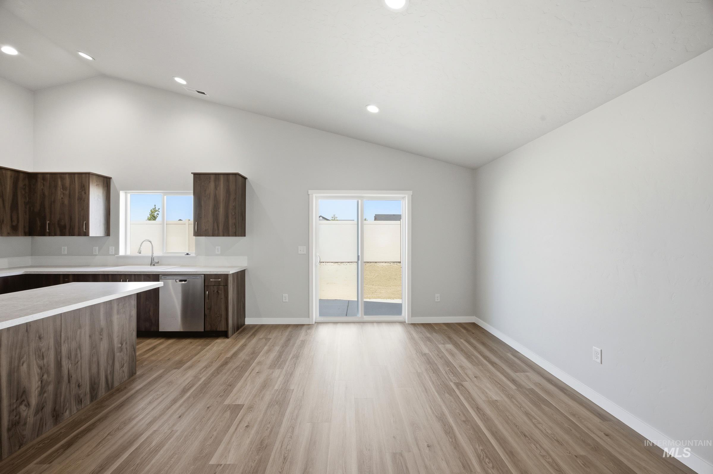 1698 Dyer St Property Photo 6