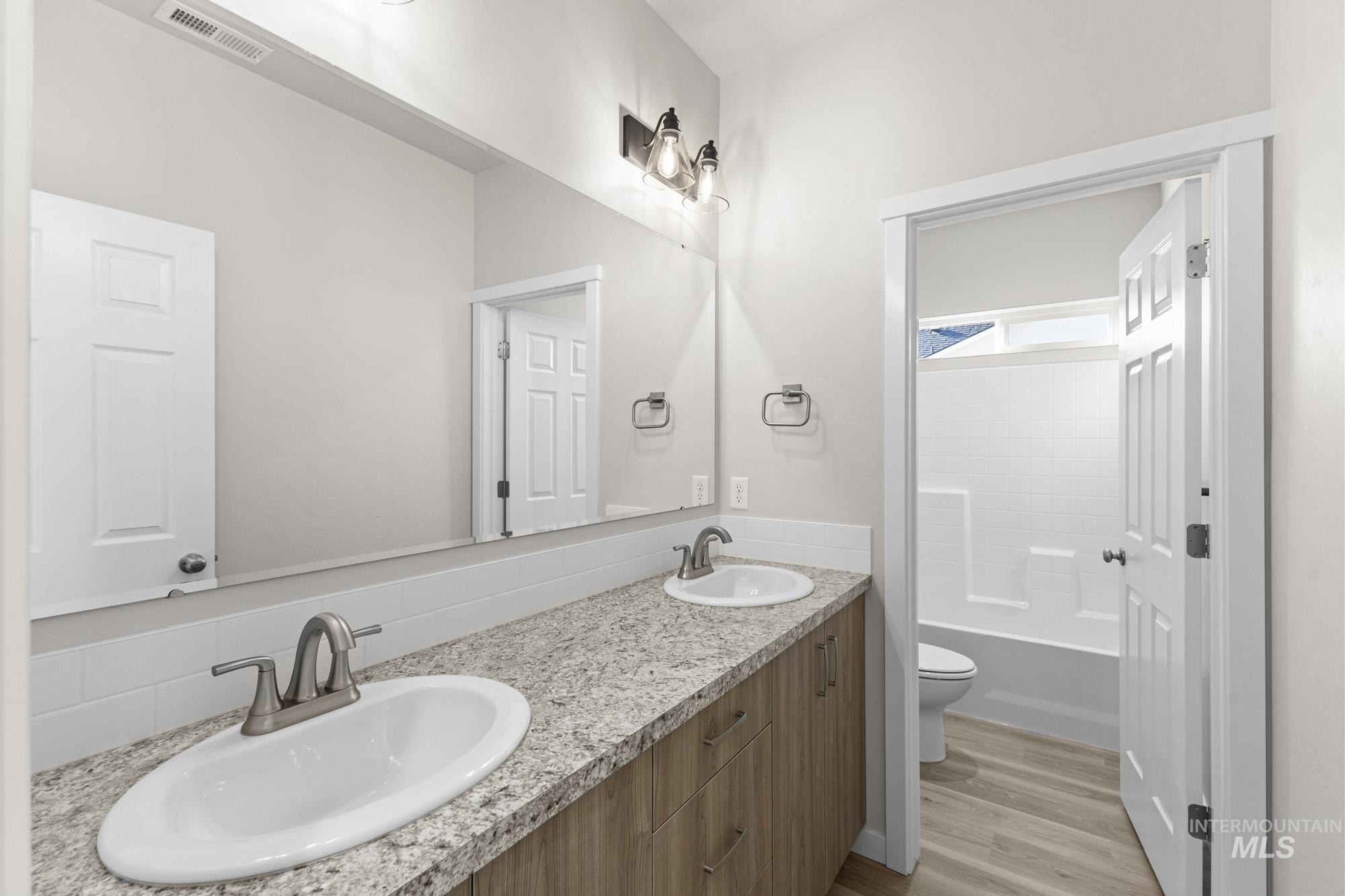 1643 Celina St Property Photo 24
