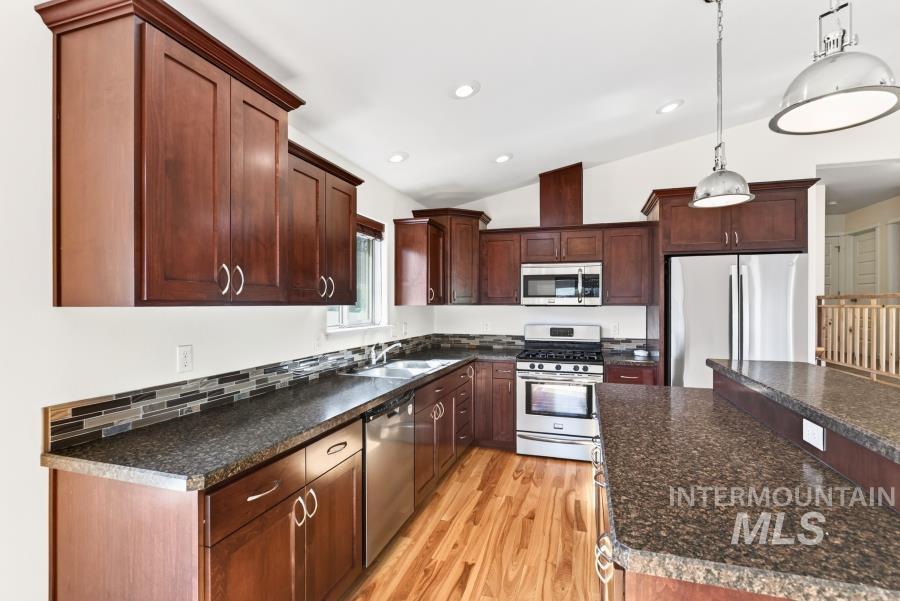 2621 Granville St. Property Photo 6
