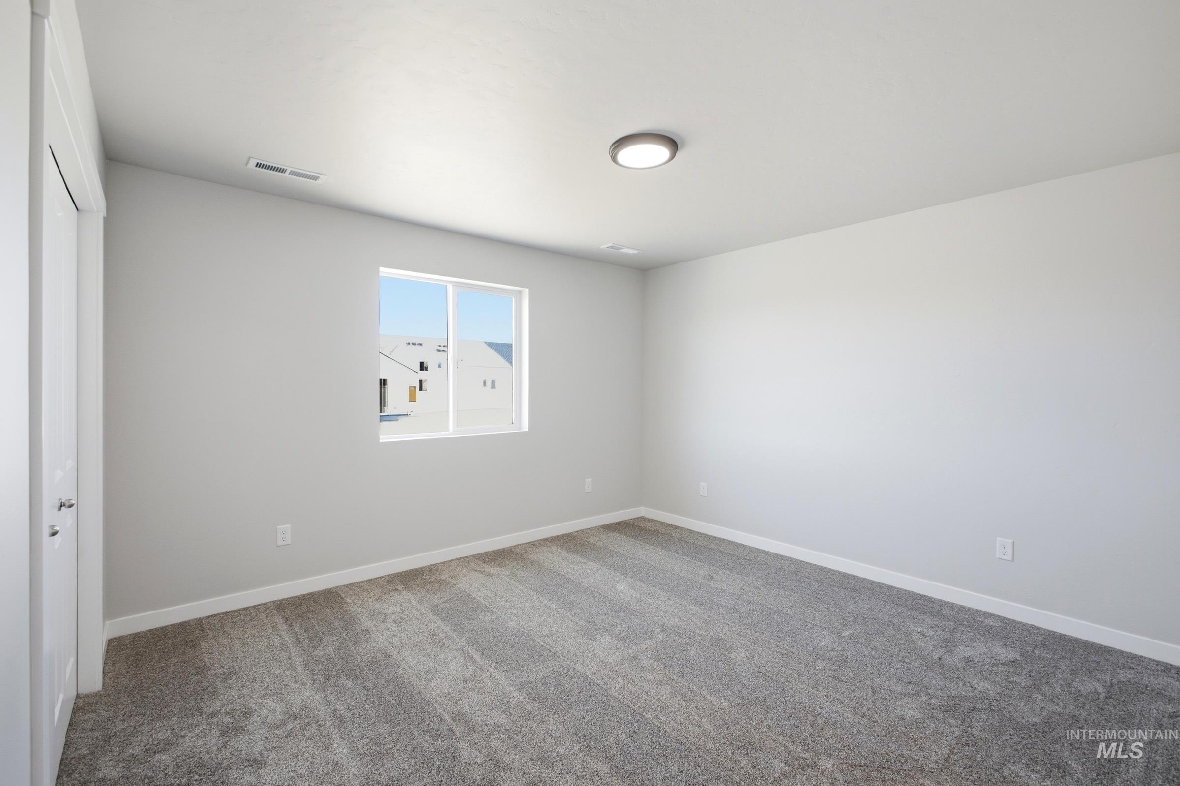 2635 N Murdock Ave Property Photo 16